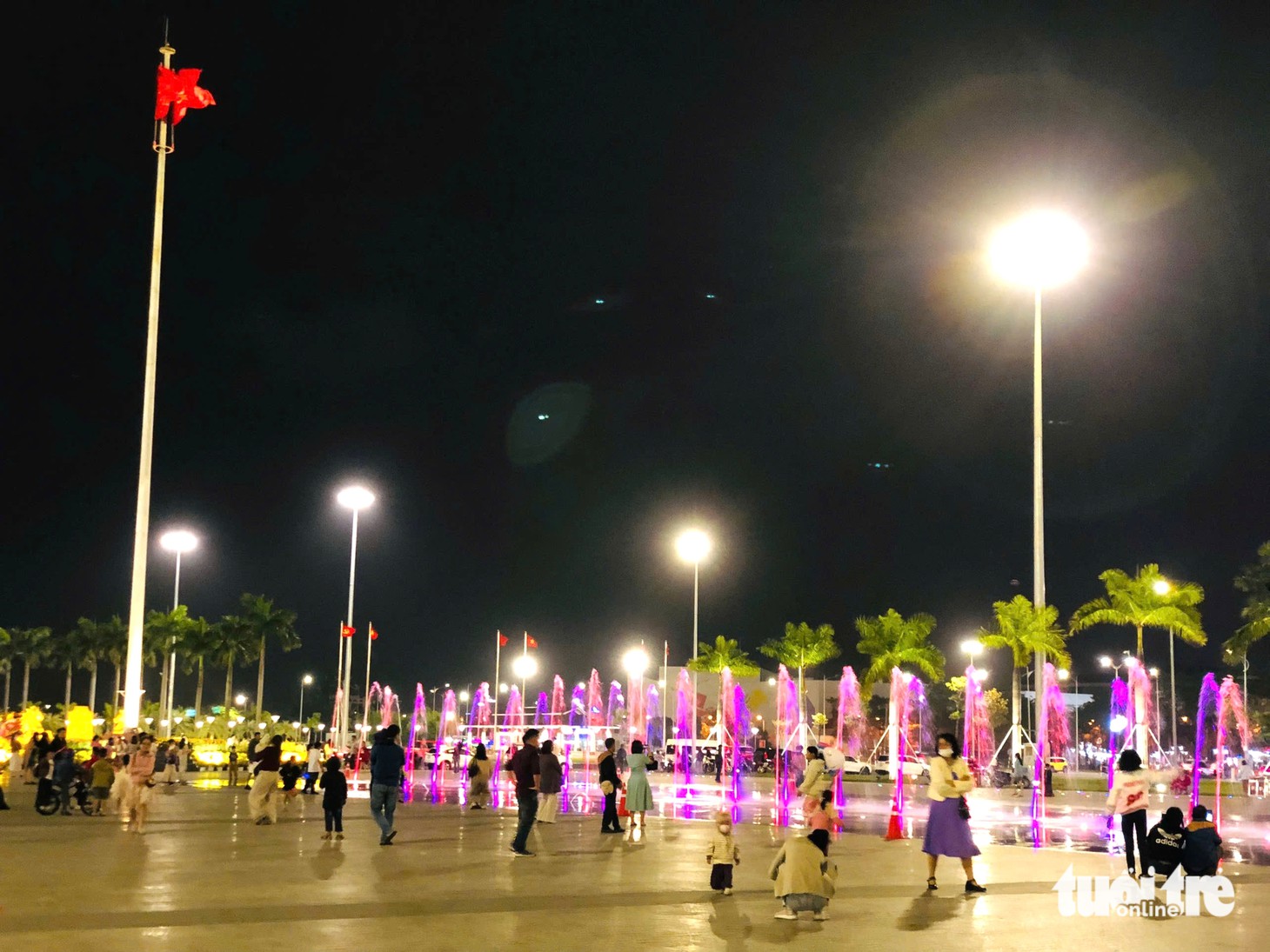 quảng trường - Ảnh 7.