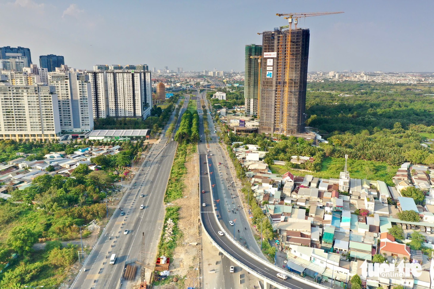 Người dân lỉnh kỉnh đồ đạc trên xe trở lại TP.HCM sau kỳ nghỉ Tết - Ảnh 14.