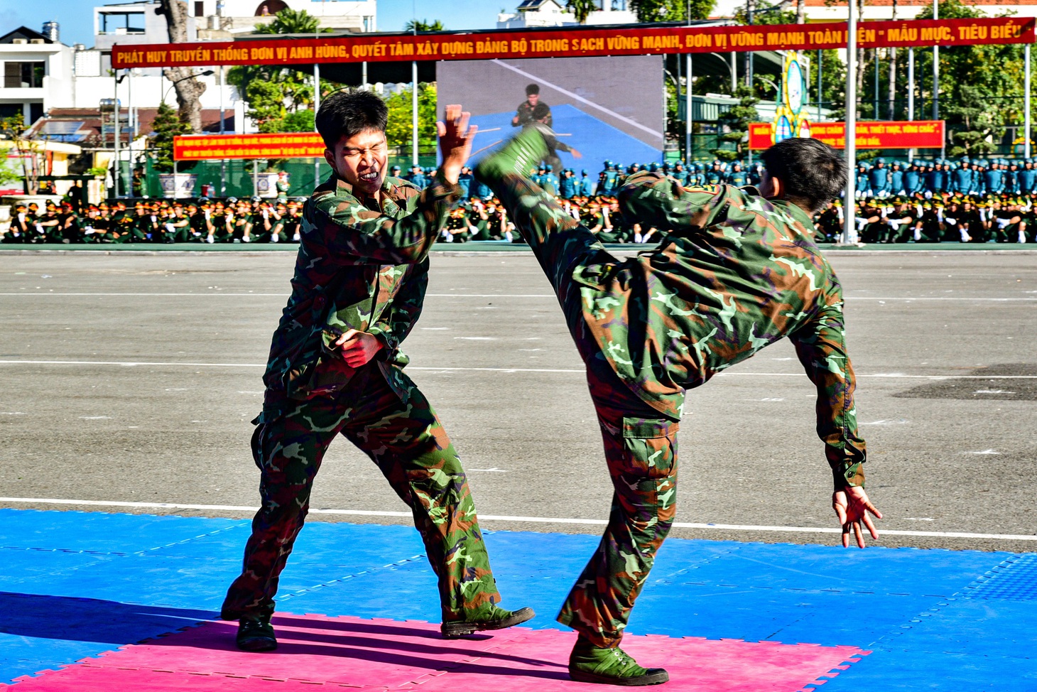 ra quân huấn luyện - Ảnh 4.