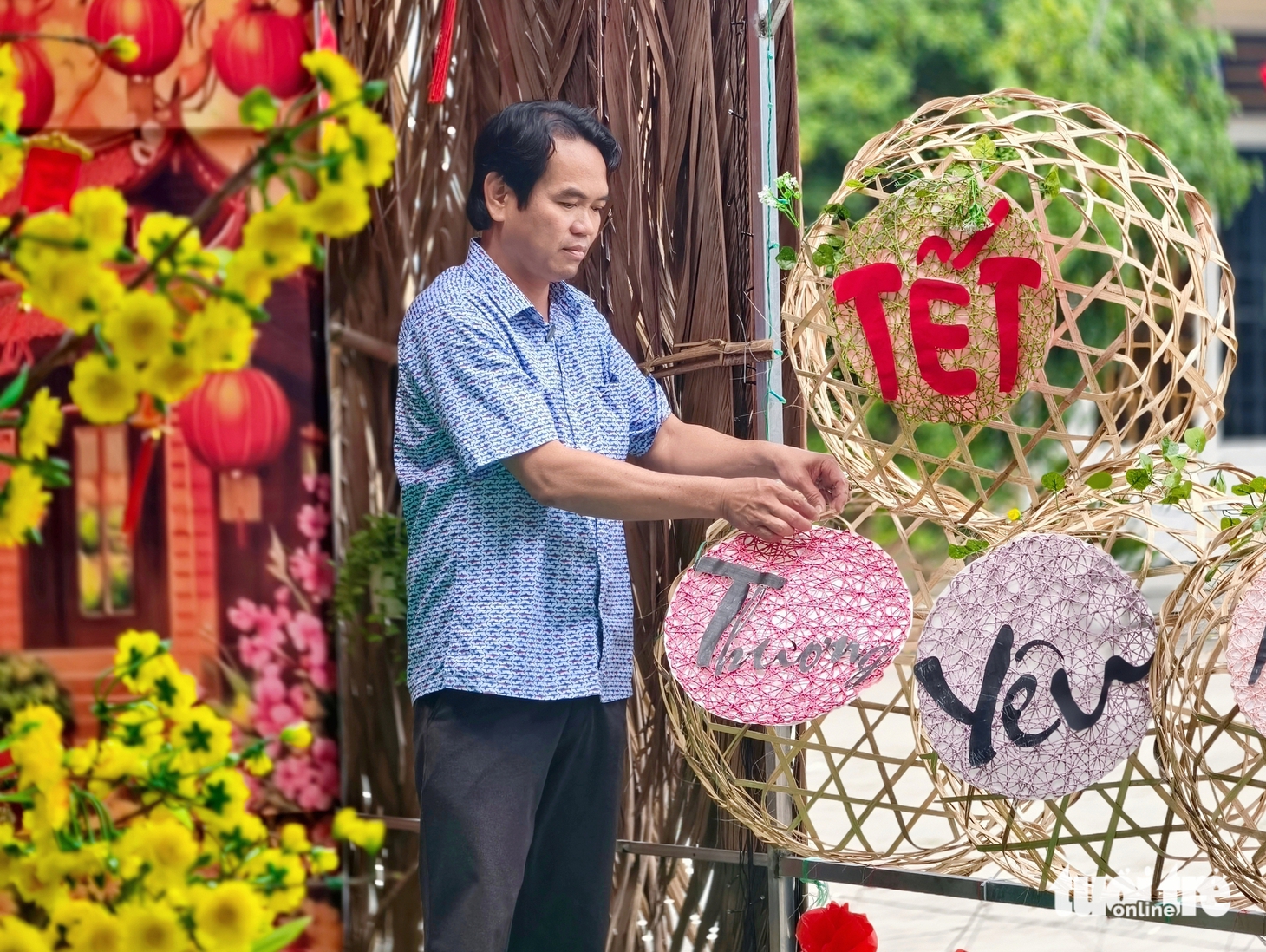 Làng nghề đan giỏ tre nứa ở Xuân Thới Sơn tất bật dịp Tết Bính Ngọ - Ảnh 9.