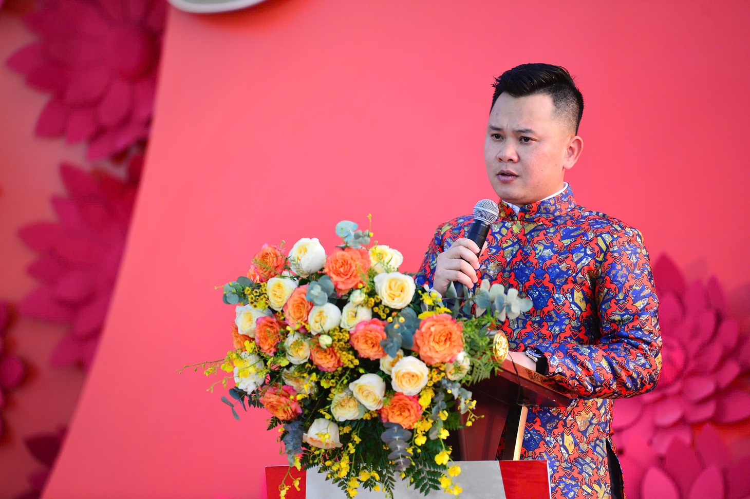 Lễ hội Xuân Cần Giờ tại Vinhomes Green Paradise có mai trăm tuổi, có khinh khí cầu - Ảnh 4.
