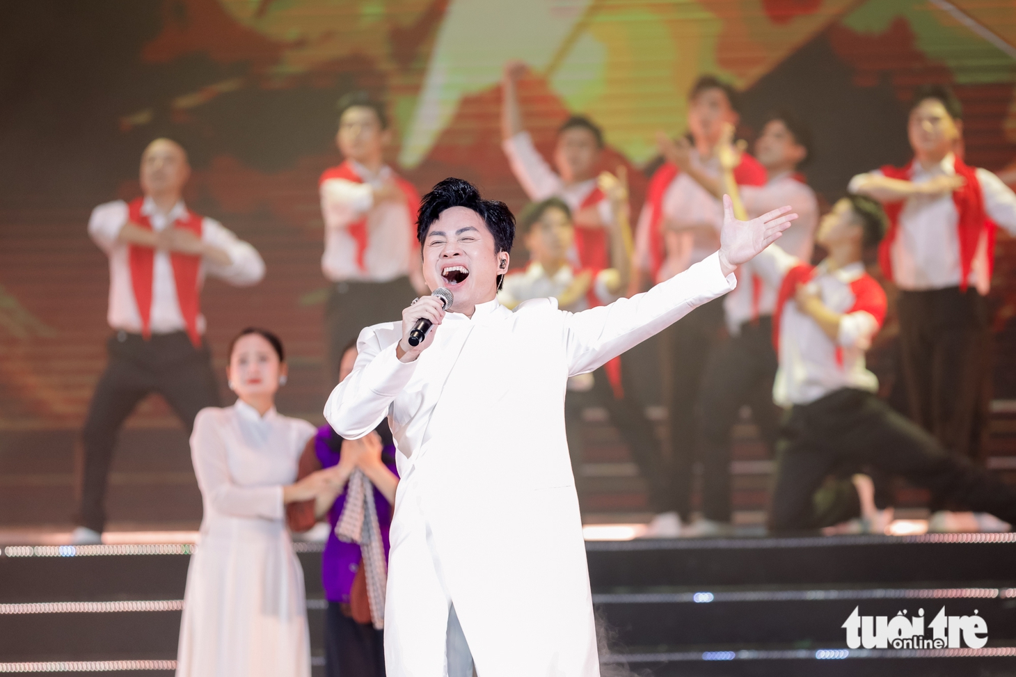 Tùng Dương, Võ Hạ Trâm, Tấn Minh 'hát cho những trái tim đã đi rất xa để về' trong Xuân quê hương - Ảnh 6.