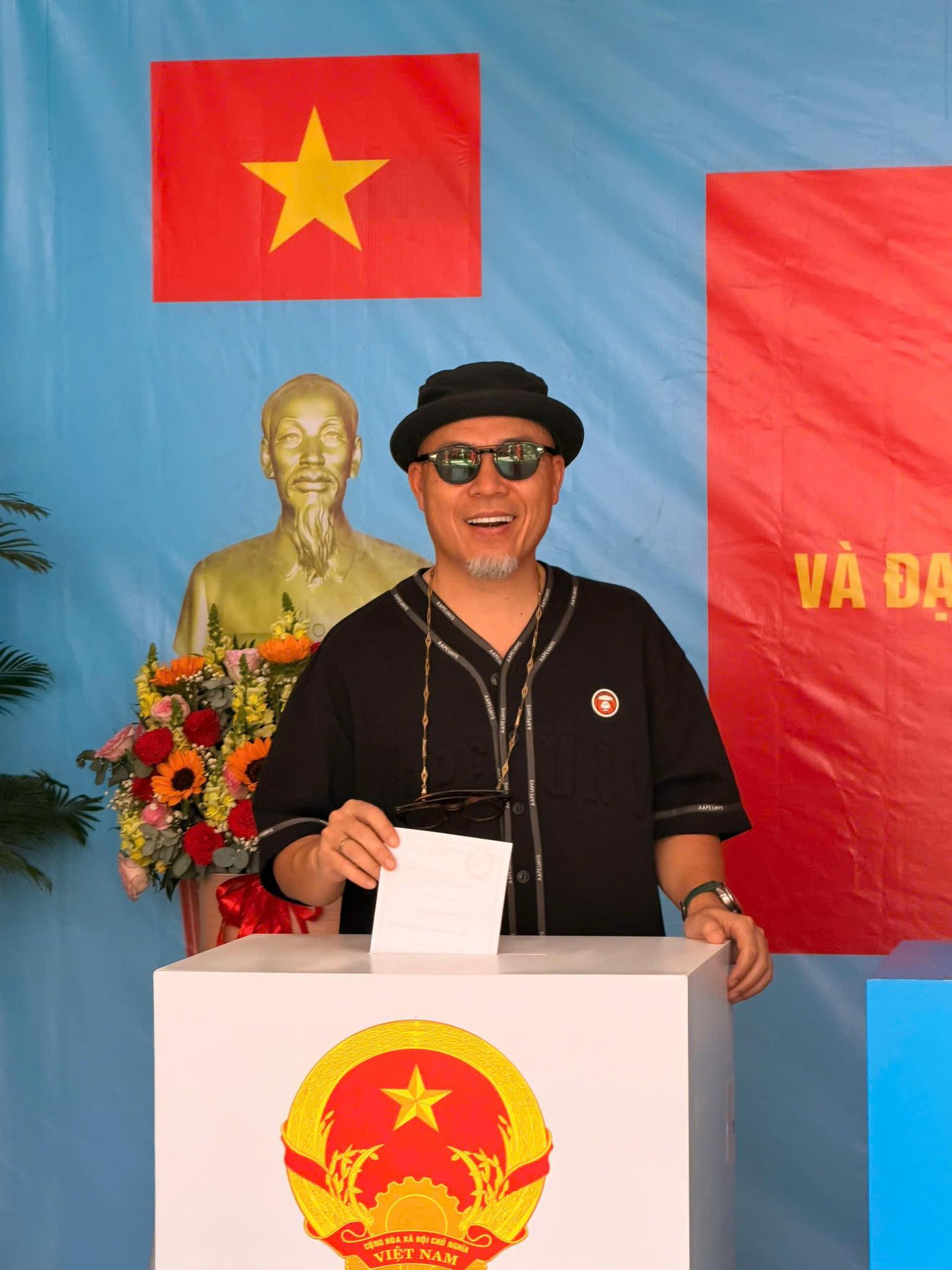Hoa hậu Bảo Ngọc, Thanh Thủy, nhạc sĩ Nguyễn Văn Chung cùng nhiều nghệ sĩ đi bầu cử - Ảnh 2.