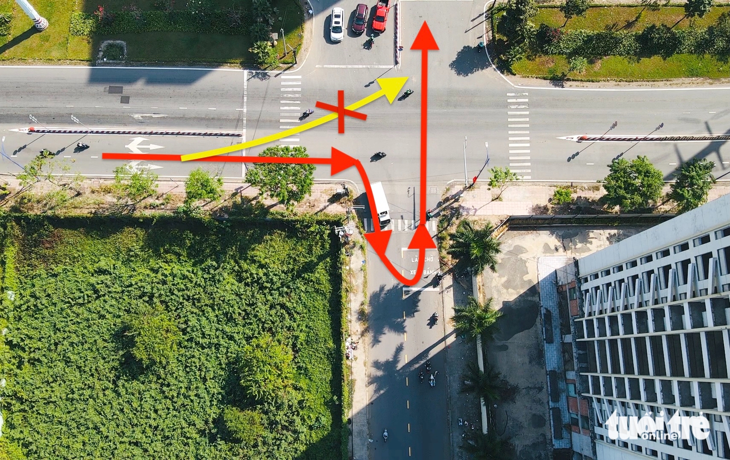 Đường Đồng Văn Cống cấm xe máy rẽ trái qua đường, quay đầu, người dân đi sao cho đúng? - Ảnh 2.