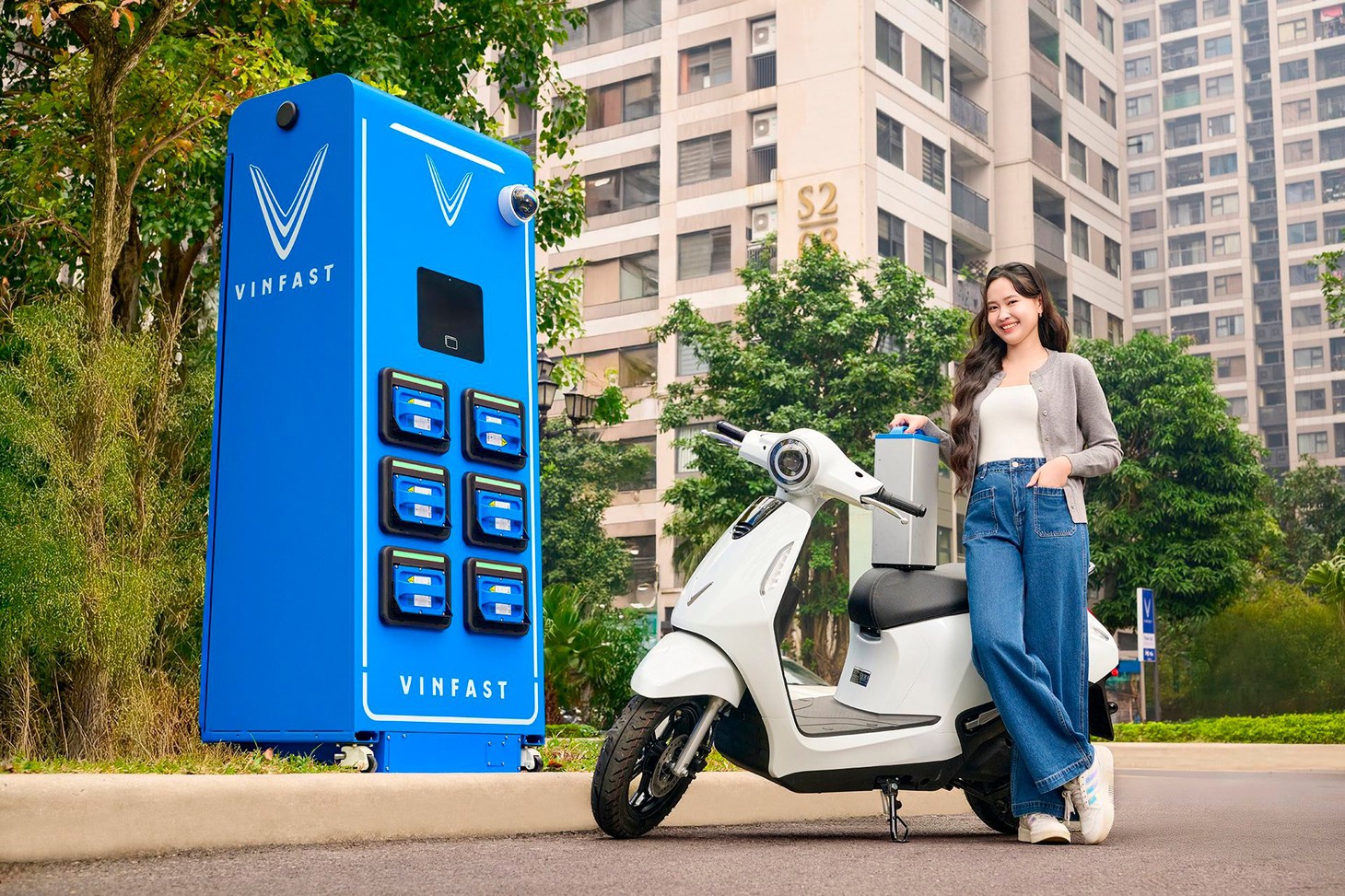Cận cảnh xe máy điện đổi pin VinFast Viper ngoài đời thực: Giá từ 40 triệu, chạy tới 156km/đổi 2 pin - Ảnh 7.