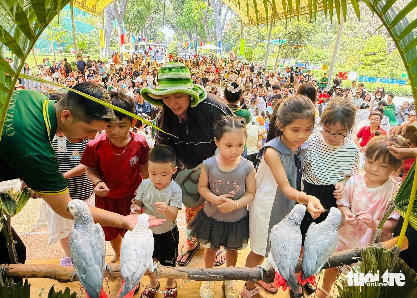 162 năm thành lập Thảo cầm viên Sài Gòn, nơi lưu giữ ký ức tuổi thơ nhiều thế hệ - Ảnh 1.