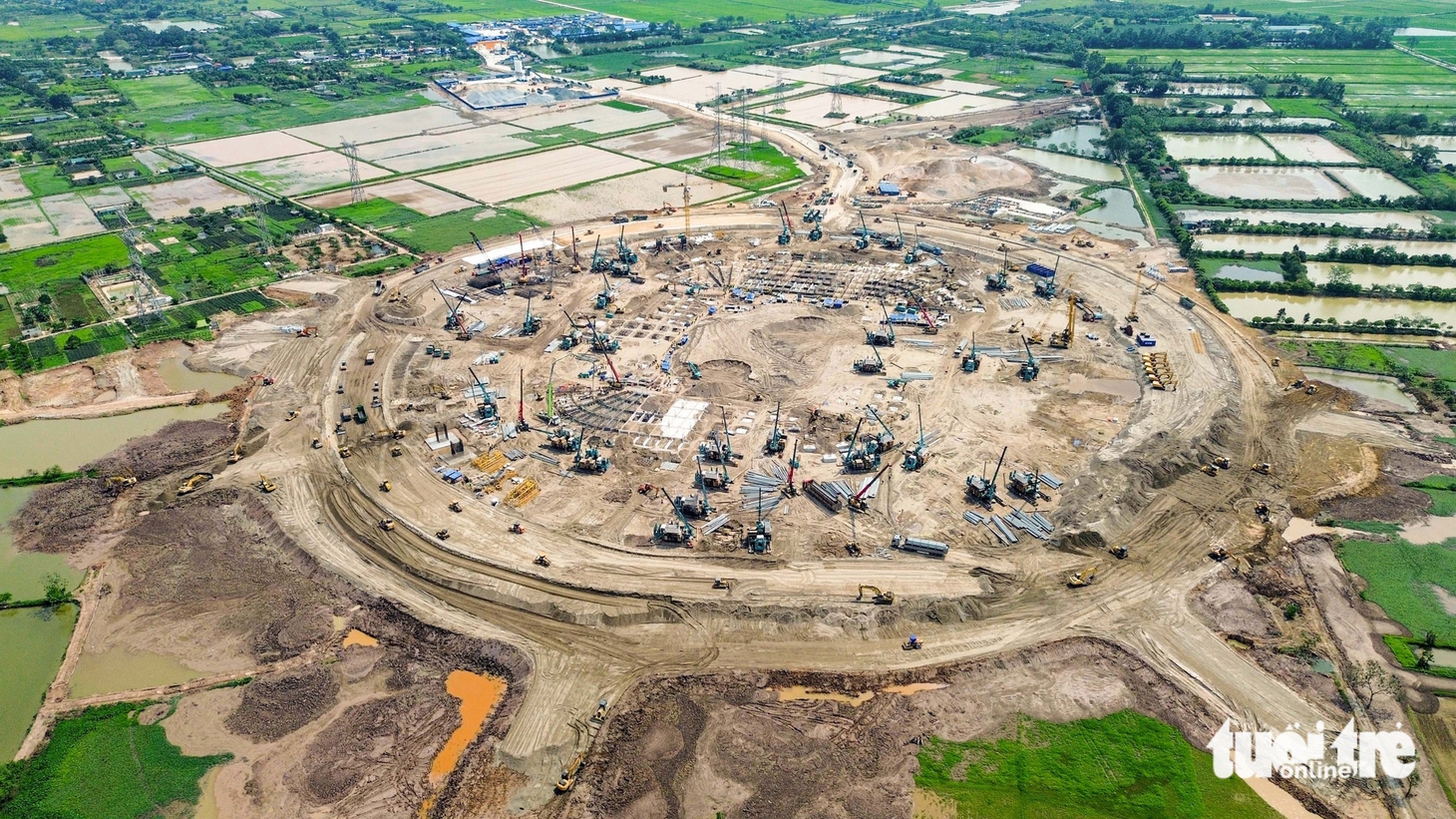 sân vận động - Ảnh 1.