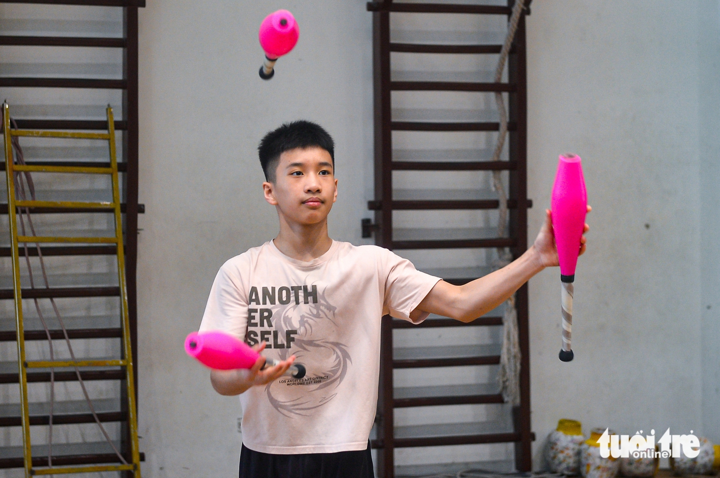 Những người trẻ chọn nghề 'treo mình' lên trời - Ảnh 9.