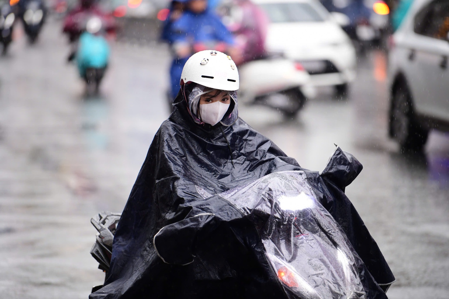 mưa trái mùa - Ảnh 1.