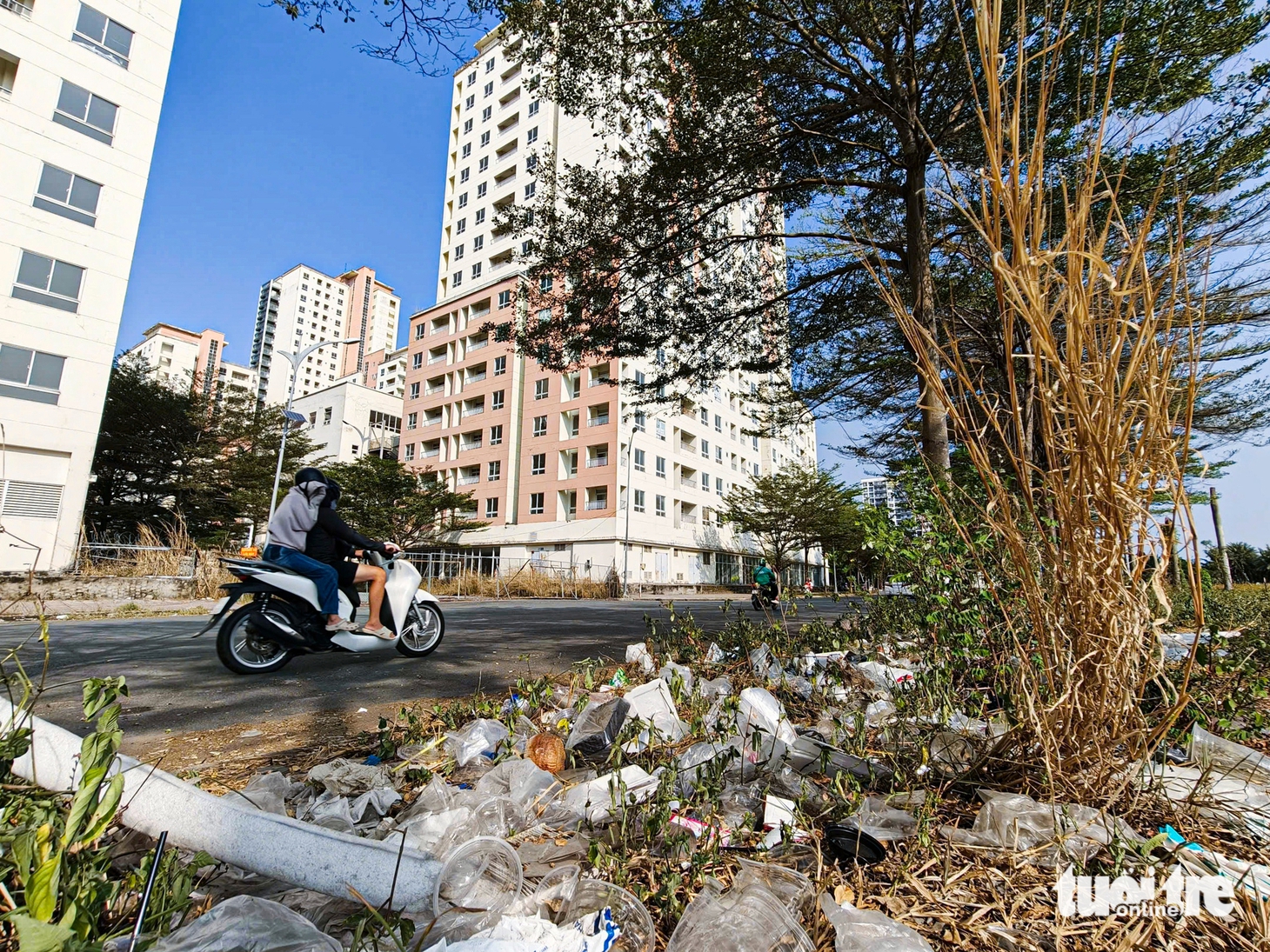 TP.HCM: Rác thải tràn lan nhiều nơi tại phường An Khánh - Ảnh 6.