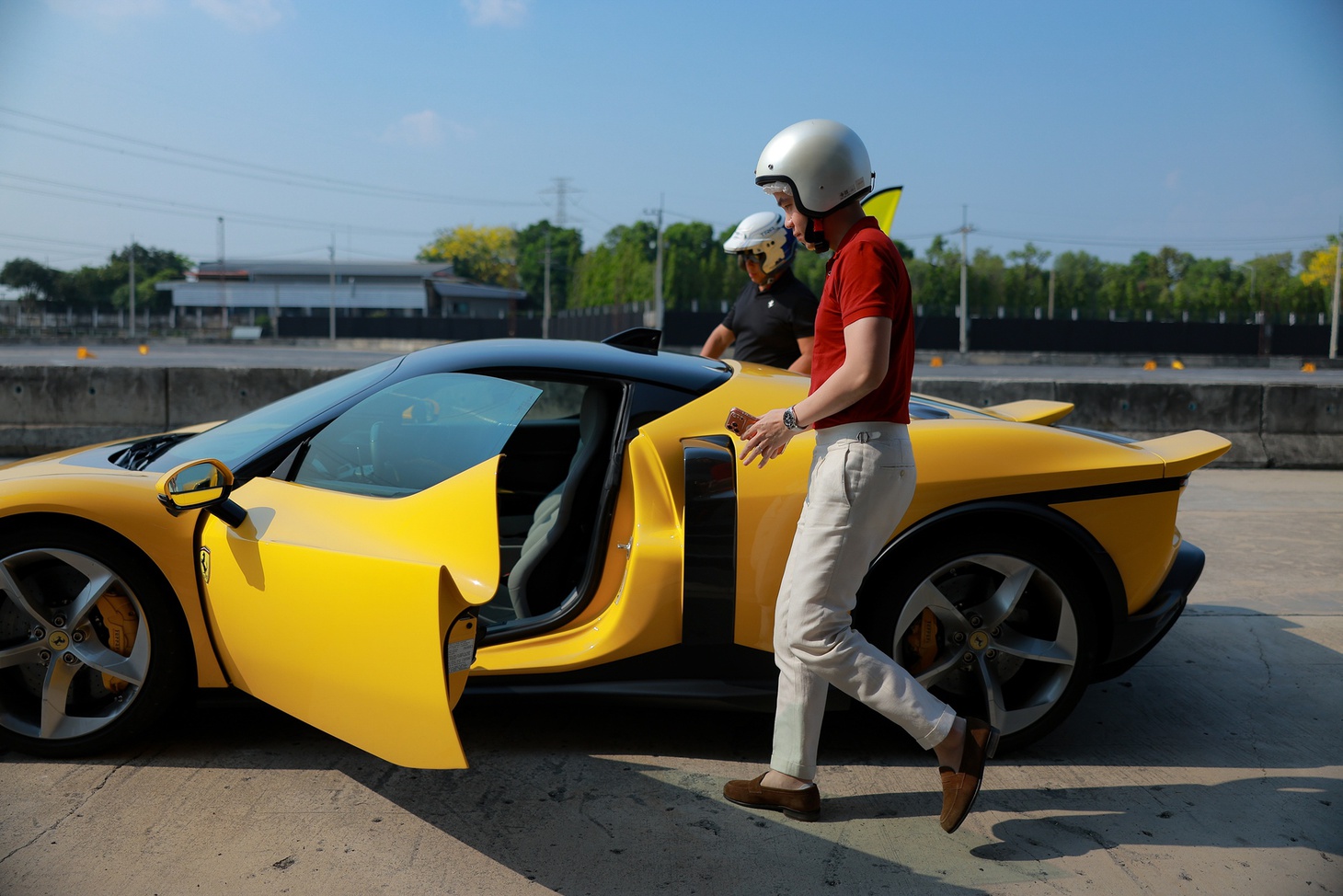 Lái Ferrari 849 Testarossa mới hiểu vì sao có người sẵn sàng đổi penthouse lấy 'ngựa chồm nước Ý' - Ảnh 2.