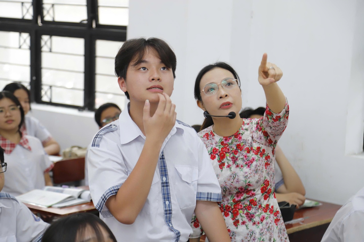 lớp 10 - Ảnh 1.