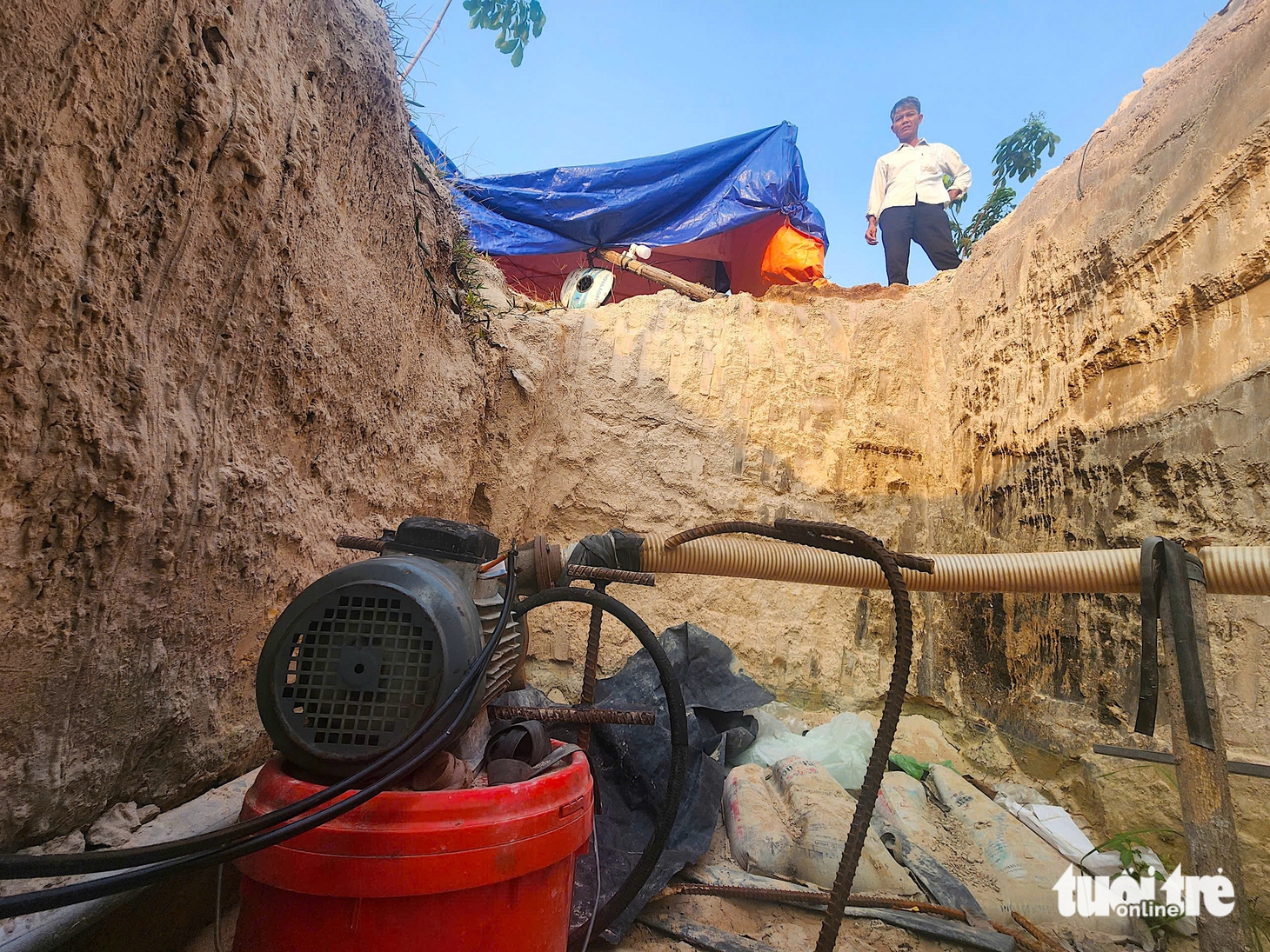 Nông dân 'thủ phủ sắn' Tây Ninh: Ngày đào hố sâu tìm nước, đêm 'ôm' mô tơ lo trộm cắp - Ảnh 1.
