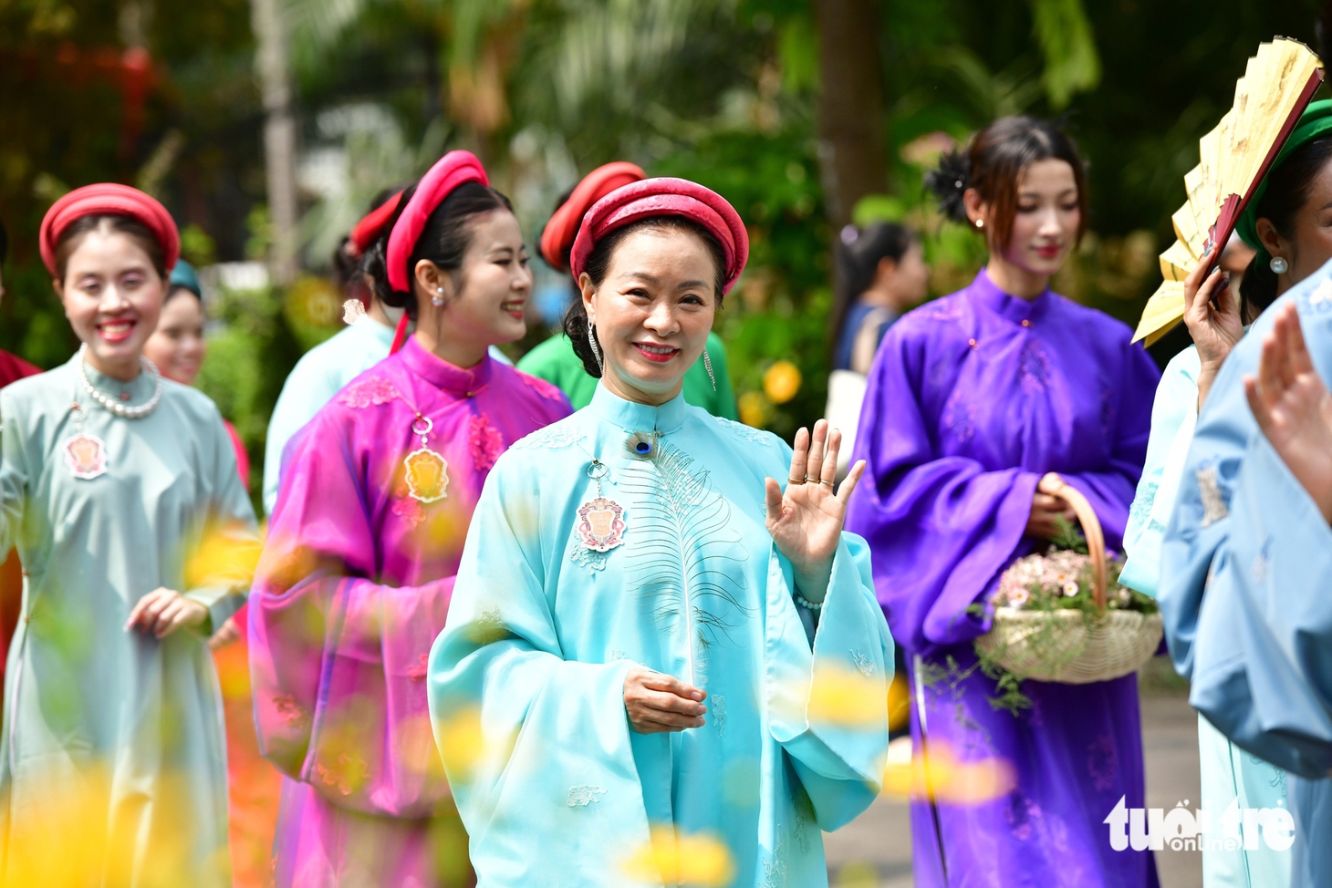 Cả ngàn người trình diễn cổ phục lễ Quốc Tổ Hùng Vương ở Thảo cầm viên - Ảnh 9.