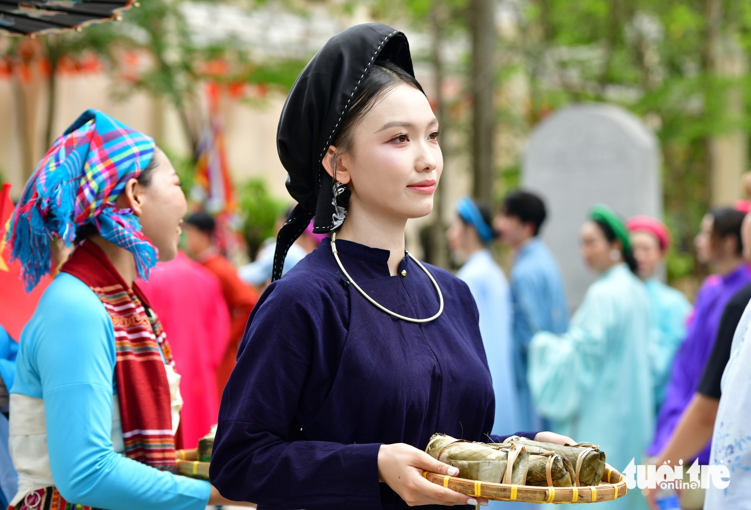 Cả ngàn người trình diễn cổ phục lễ Quốc Tổ Hùng Vương ở Thảo cầm viên - Ảnh 10.