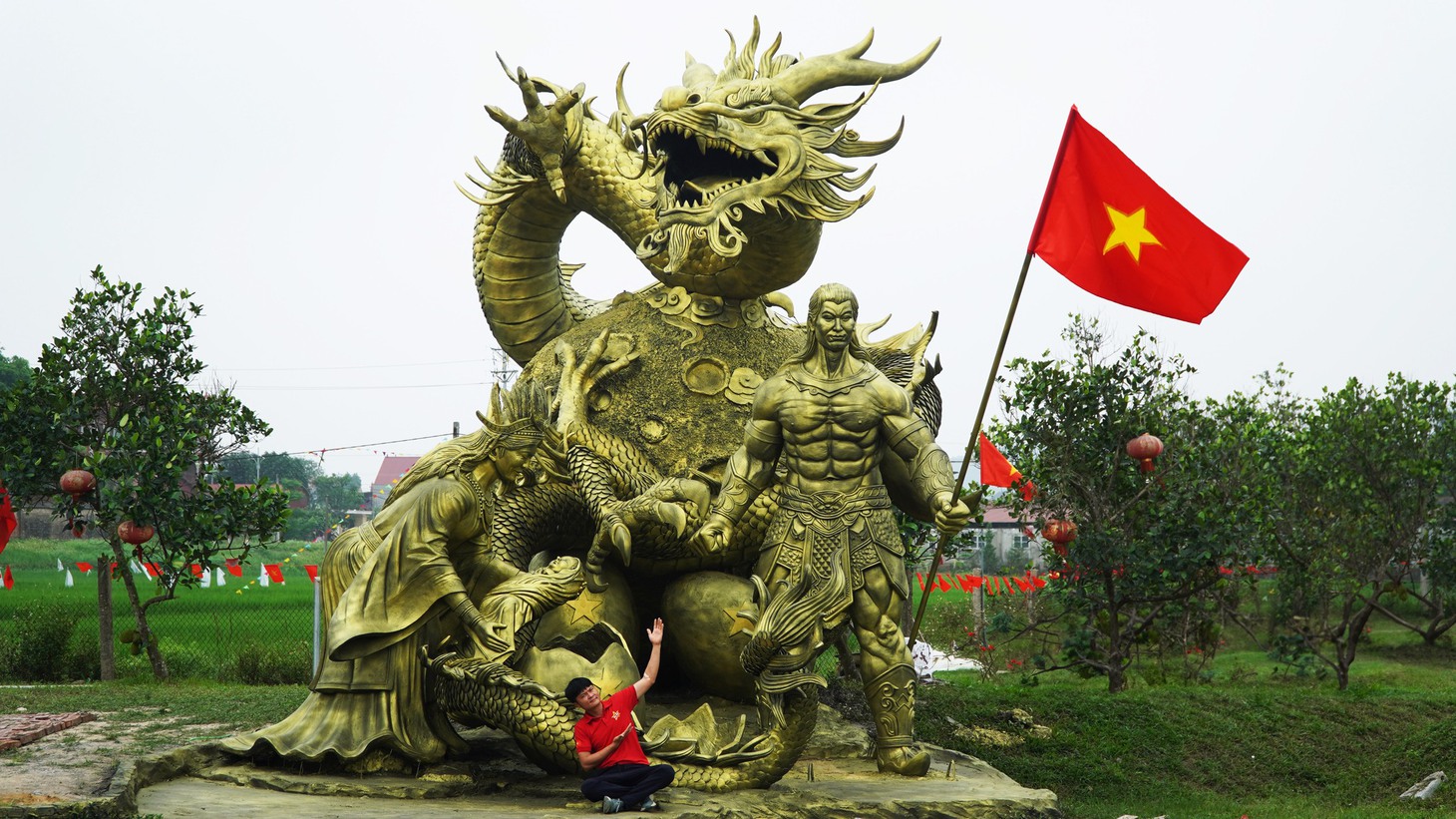 9X tạc tượng 25 tấn kể chuyện Lạc Long Quân - Âu Cơ dịp Giỗ Tổ Hùng Vương - Ảnh 1.