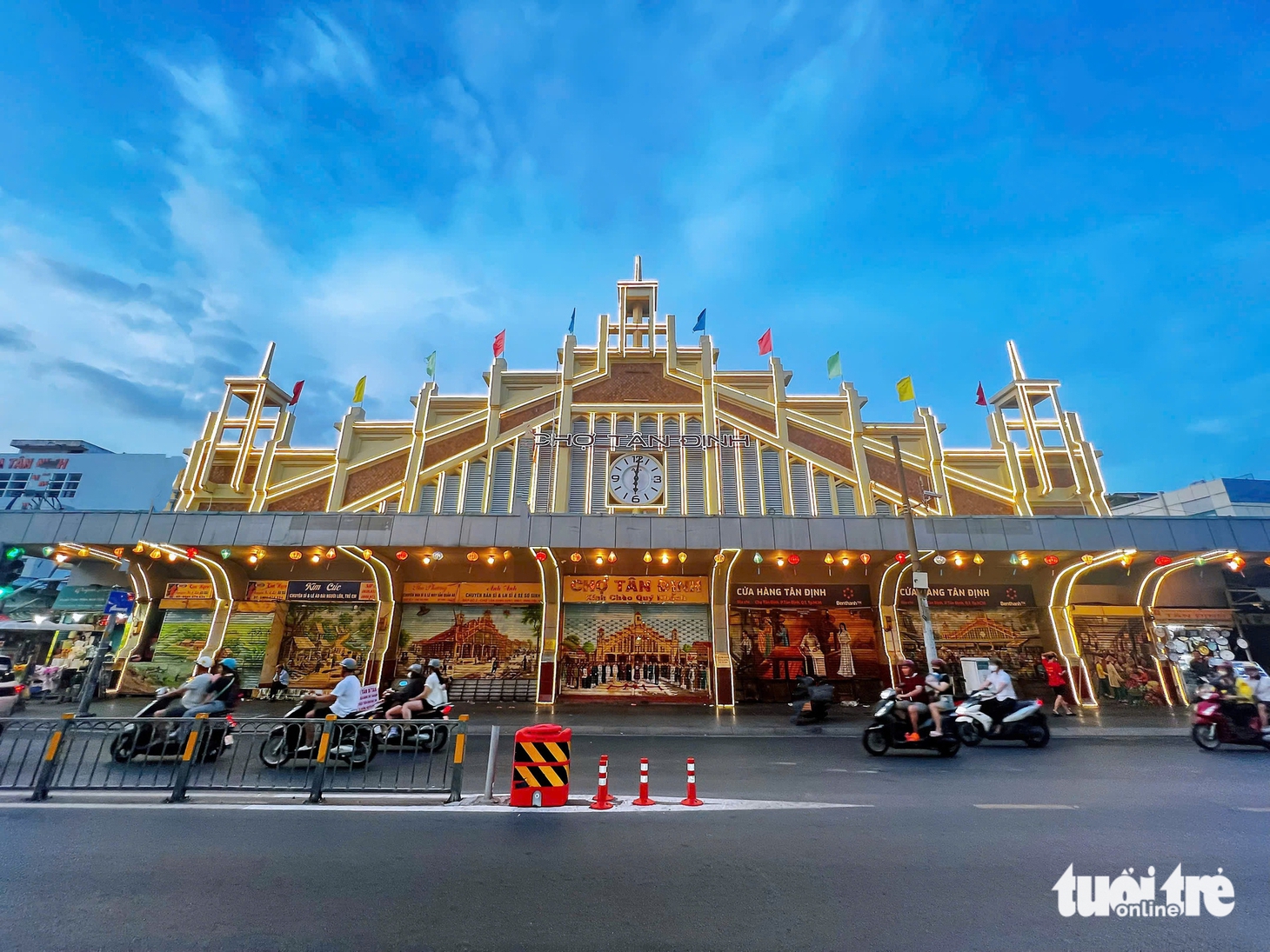 Chợ 100 năm tuổi ở TP.HCM ‘thay áo mới’ dịp 50 năm thành phố mang tên Bác - Ảnh 1.