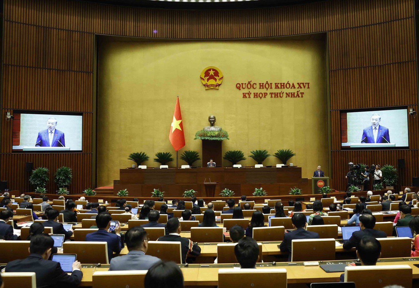 người có công - Ảnh 2.
