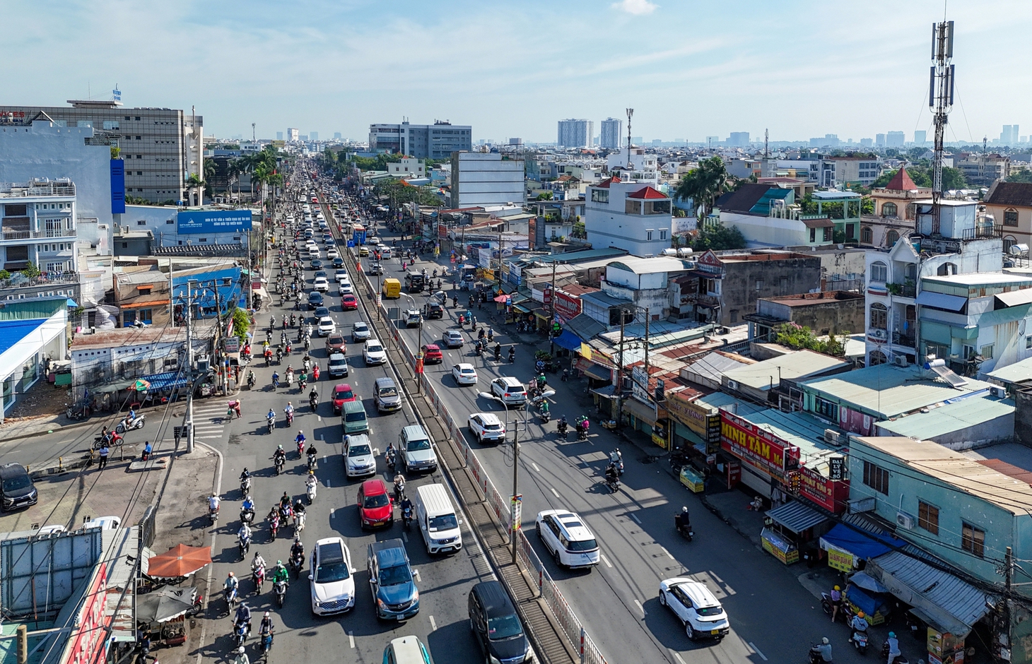 Nút giao 3 tầng giúp xe chạy không dừng trên quốc lộ 13 TP.HCM - Ảnh 8.