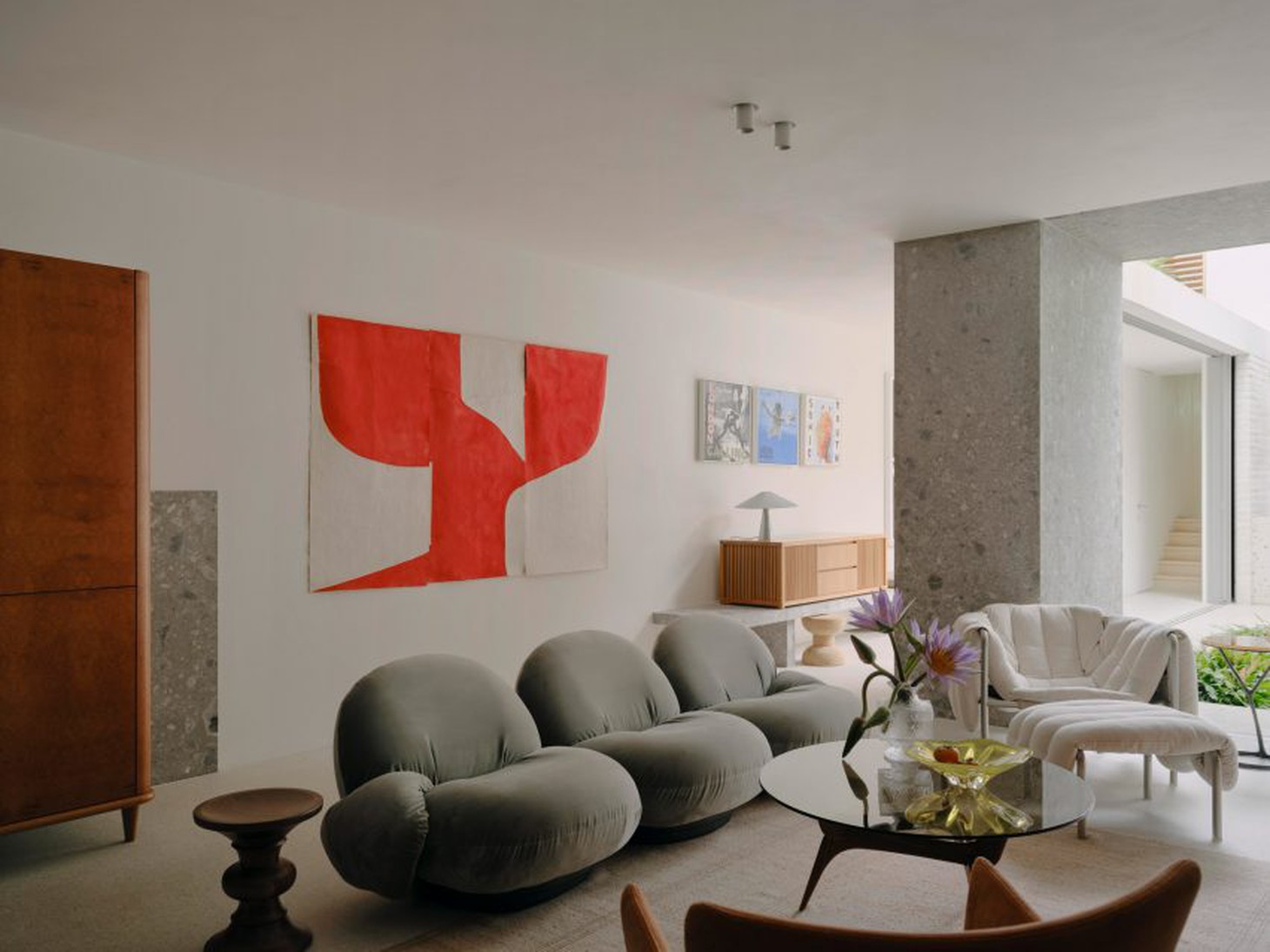 8 không gian sống nơi những bộ sofa độc đáo tạo điểm nhấn ấn tượng - Ảnh 3.