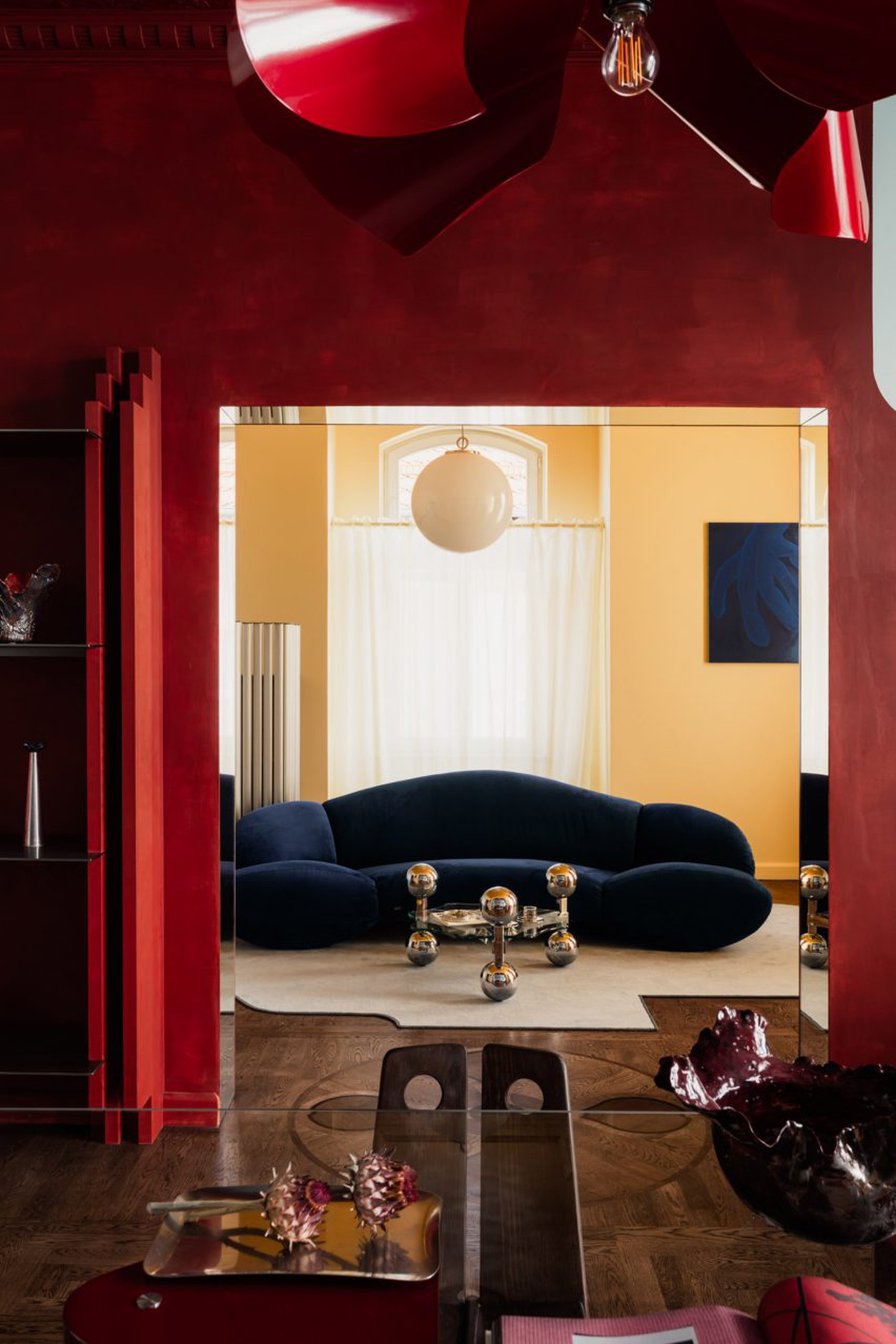 8 không gian sống nơi những bộ sofa độc đáo tạo điểm nhấn ấn tượng - Ảnh 4.