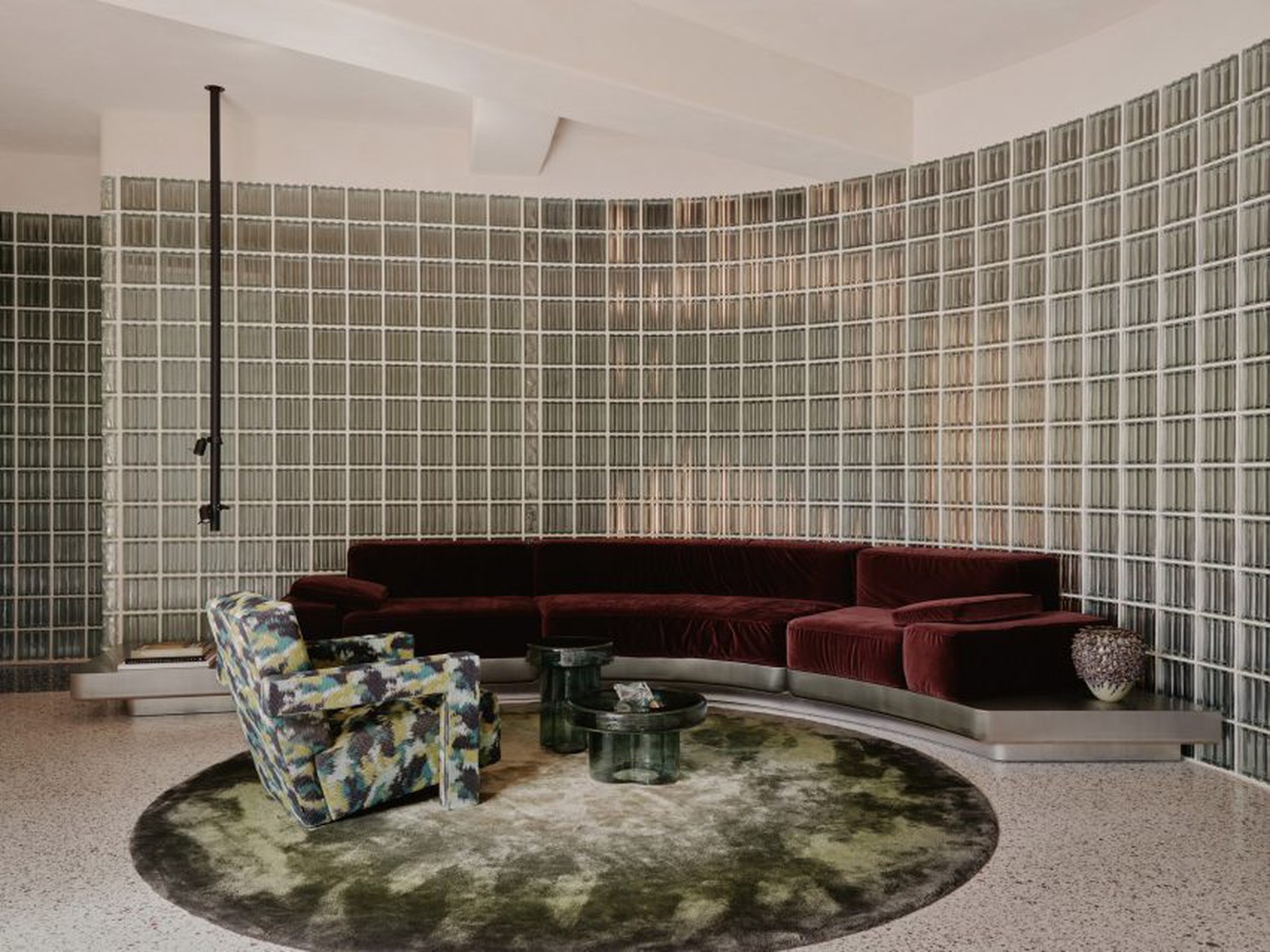 8 không gian sống nơi những bộ sofa độc đáo tạo điểm nhấn ấn tượng - Ảnh 5.
