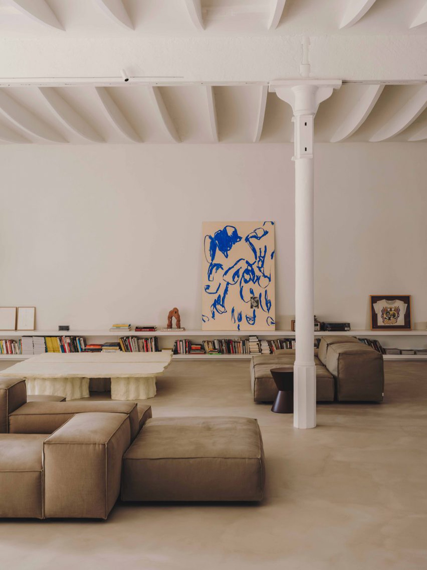 8 không gian sống nơi những bộ sofa độc đáo tạo điểm nhấn ấn tượng - Ảnh 9.