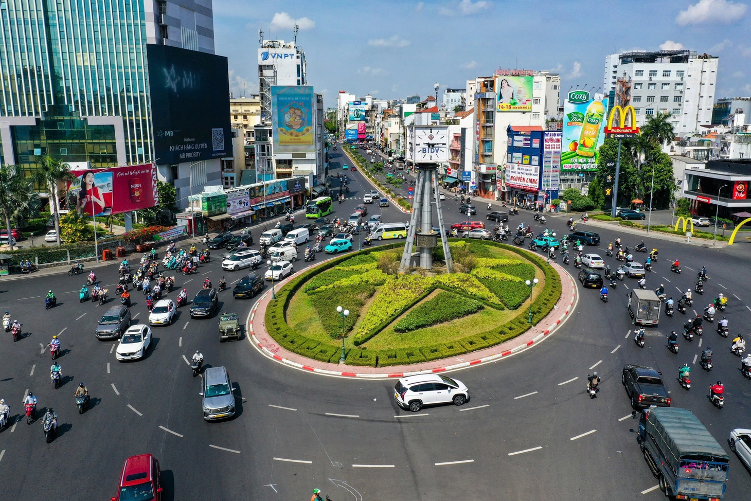 vòng xoay - Ảnh 6.