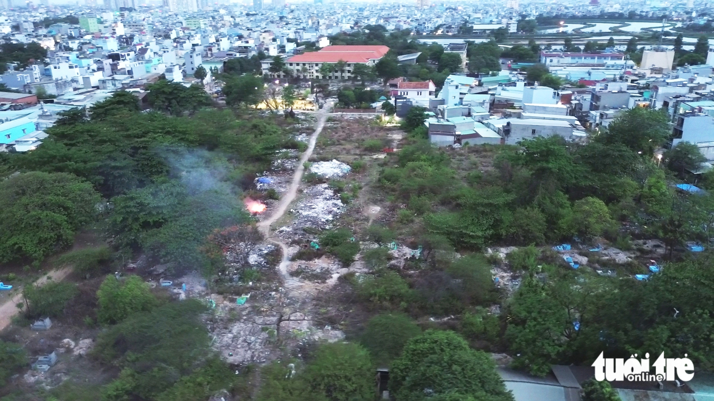 nghĩa trang Bình Hưng Hòa - Ảnh 1.
