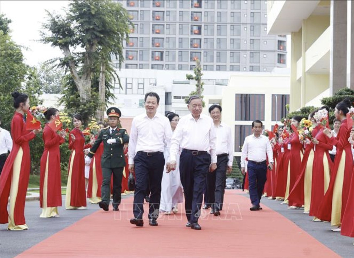 Tổng bí thư - Ảnh 1.