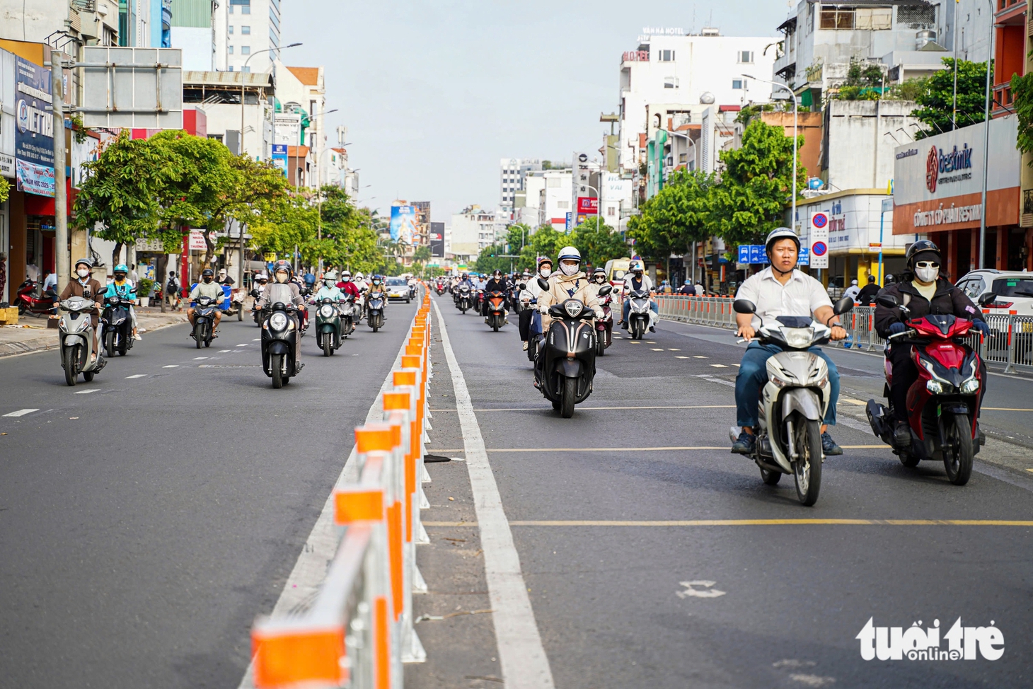 Đường Cộng Hòa thoáng hơn trong sáng đầu tuần sau 3 ngày mở làn đảo chiều - Ảnh 3.