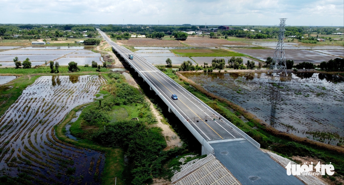 đường Hồ Chí Minh - Ảnh 6.