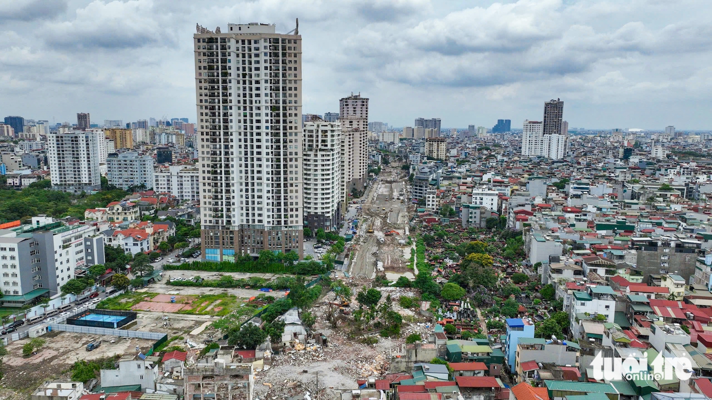 Người dân hối hả di dời, bàn giao mặt bằng làm đường vành đai khẩn cấp ở Hà Nội - Ảnh 16.