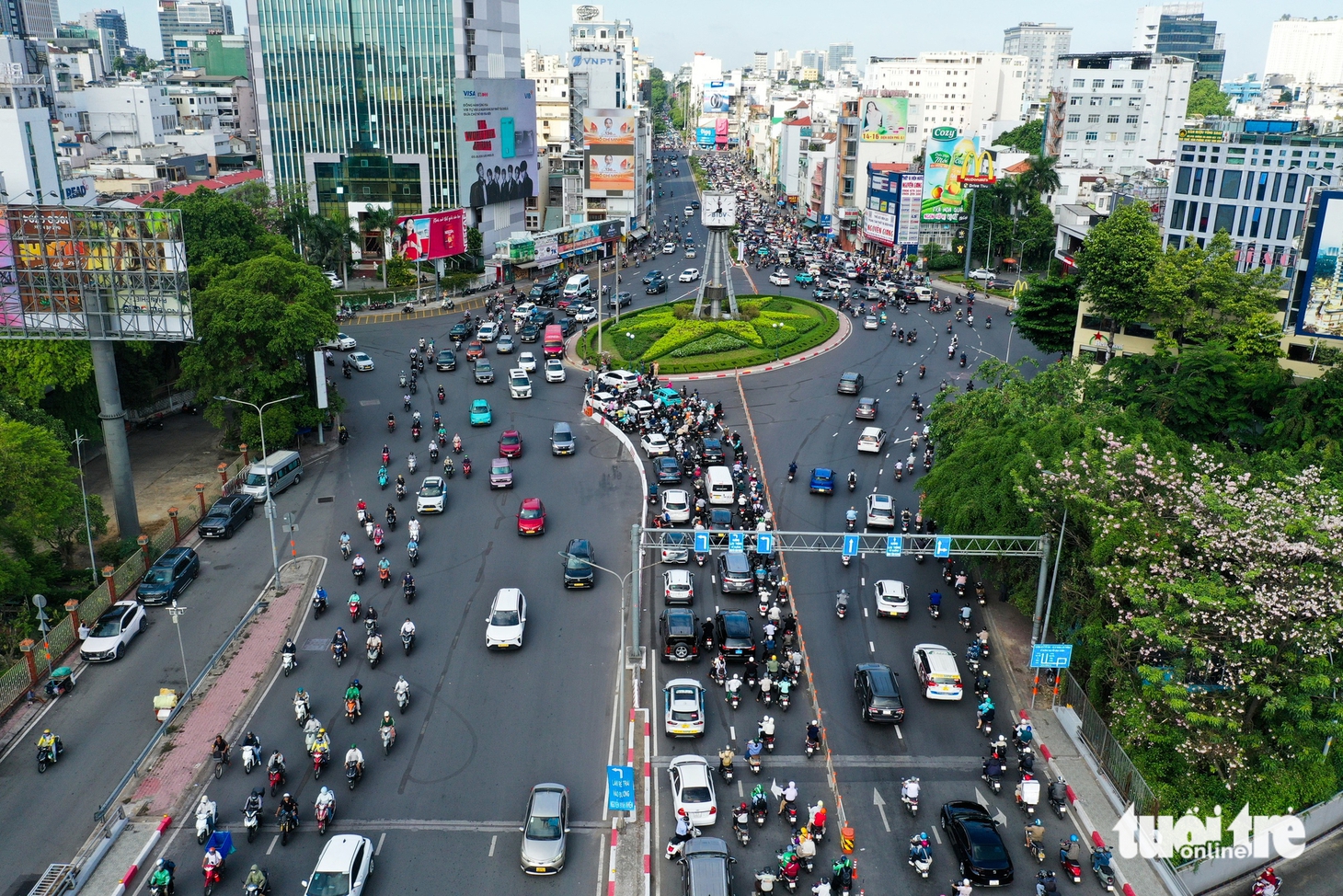 vòng xoay Điện Biên Phủ - Ảnh 1.