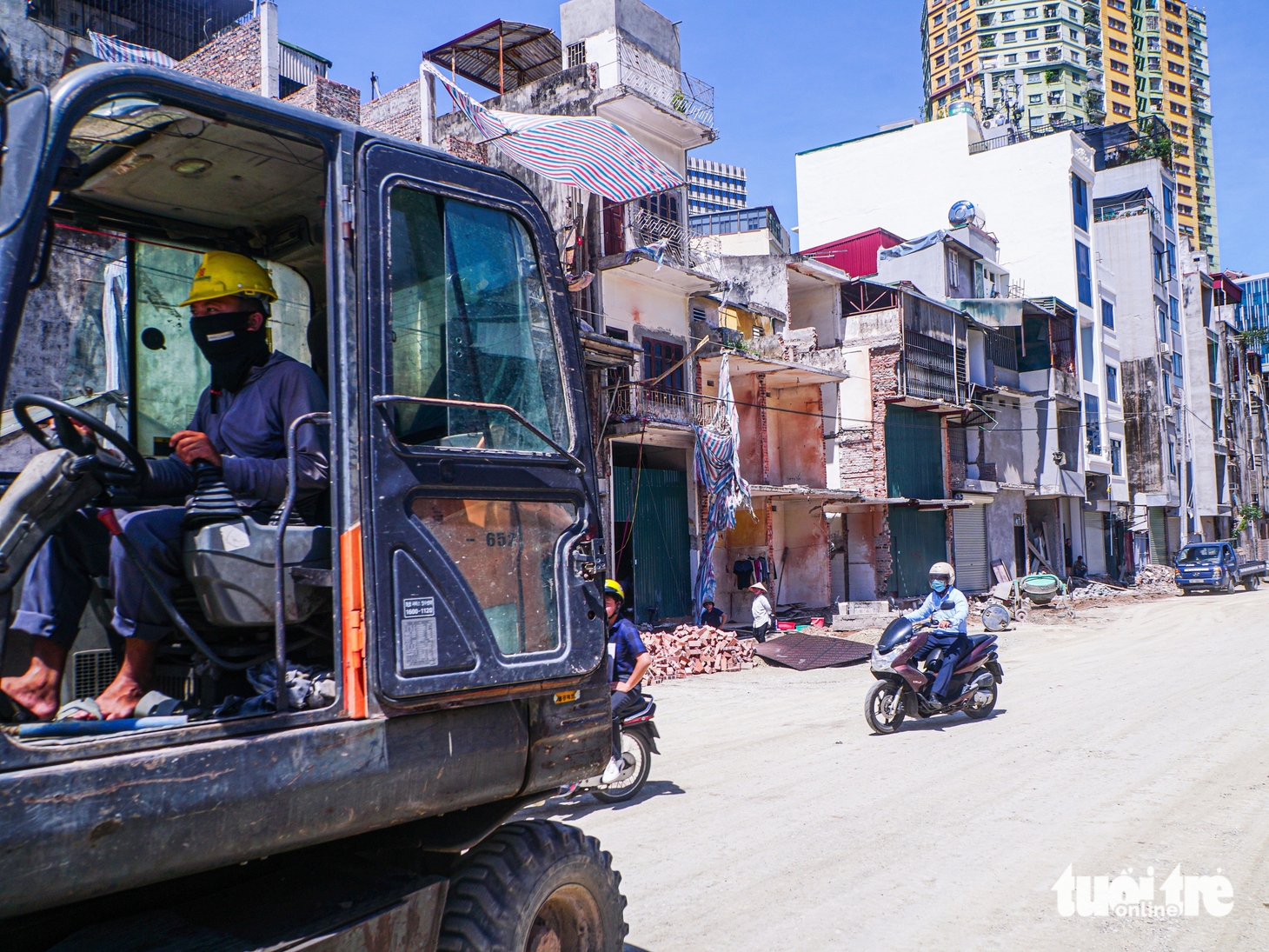 Người dân Hà Nội đội nắng mưu sinh trong ngày thủ đô nóng nhất cả nước - Ảnh 3.