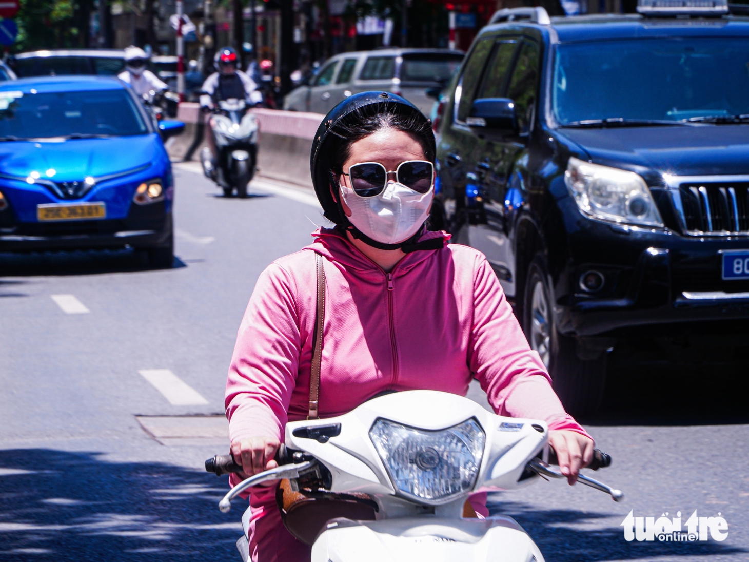 Người dân Hà Nội đội nắng mưu sinh trong ngày thủ đô nóng nhất cả nước - Ảnh 22.