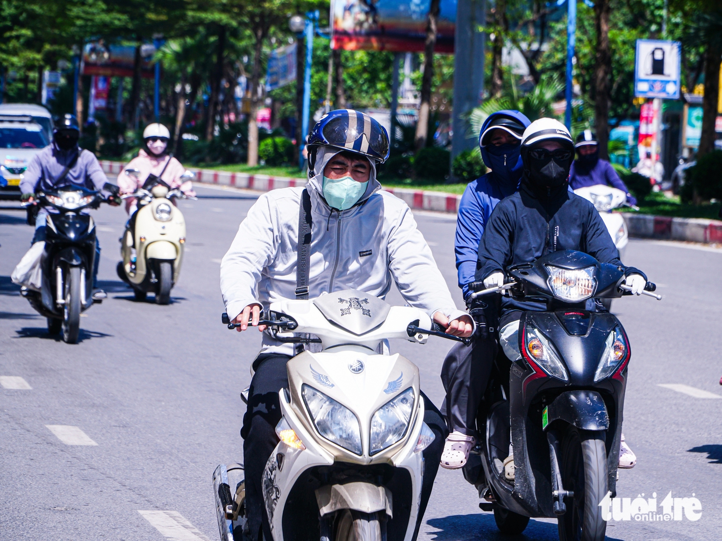 Người dân Hà Nội đội nắng mưu sinh trong ngày thủ đô nóng nhất cả nước - Ảnh 26.