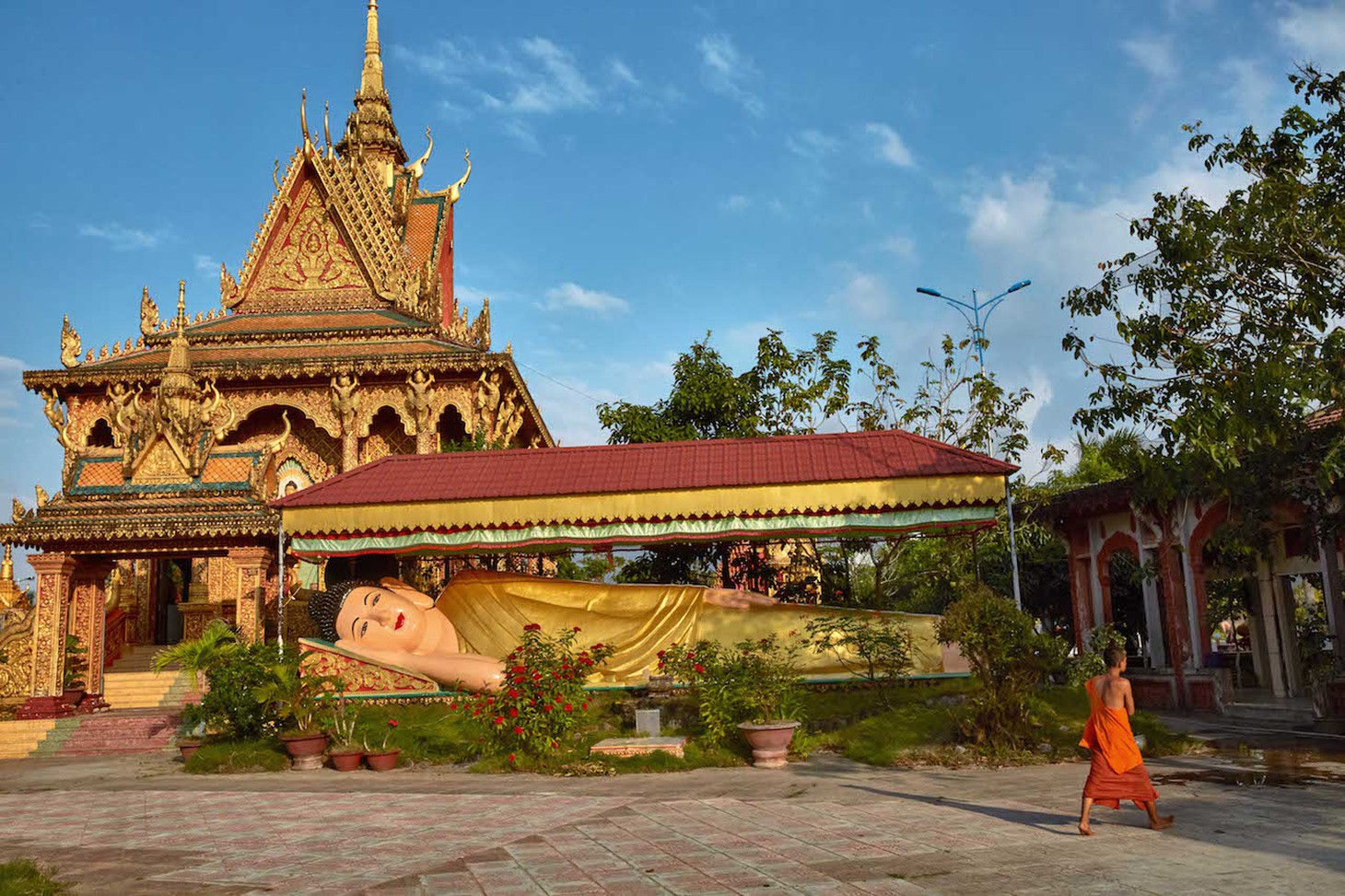 Nhiếp ảnh gia Pháp triển lãm ảnh, tái bản sách về chùa Việt Nam - Ảnh 8.