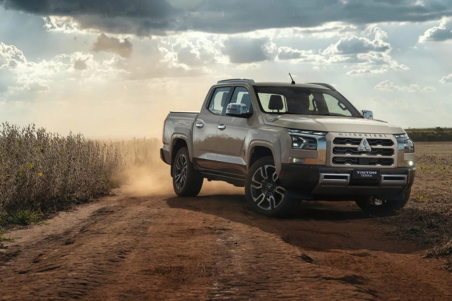 Mitsubishi Triton thêm bản 'nông dân đại gia': Nội thất da, chỉ có 300 chiếc, phiên bản giá cao nhất - Ảnh 8.