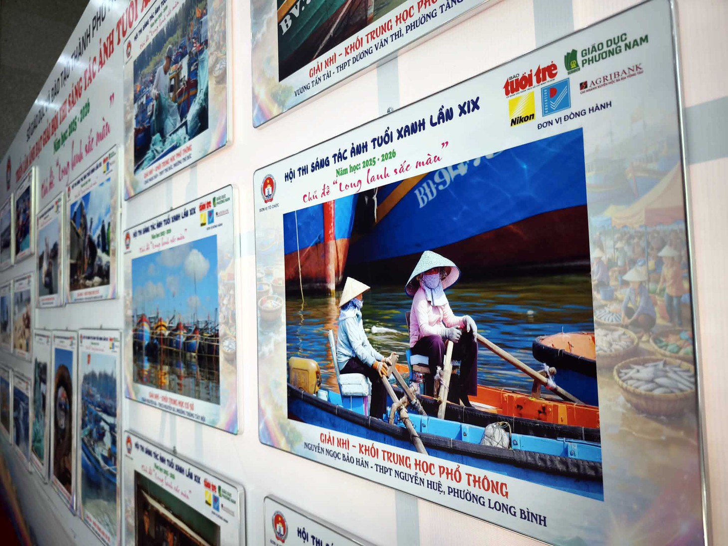 'Long lanh sắc màu' qua ống kính học trò tại triển lãm ảnh Tuổi Xanh 2026 - Ảnh 3.