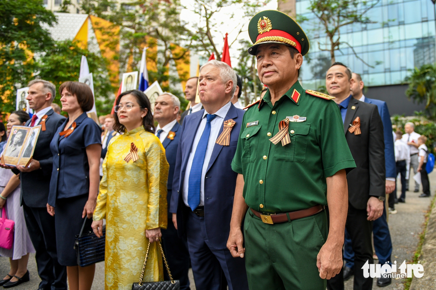 Hàng trăm người diễu hành 'Trung đoàn bất tử' kỷ niệm Ngày Chiến thắng - Ảnh 5.