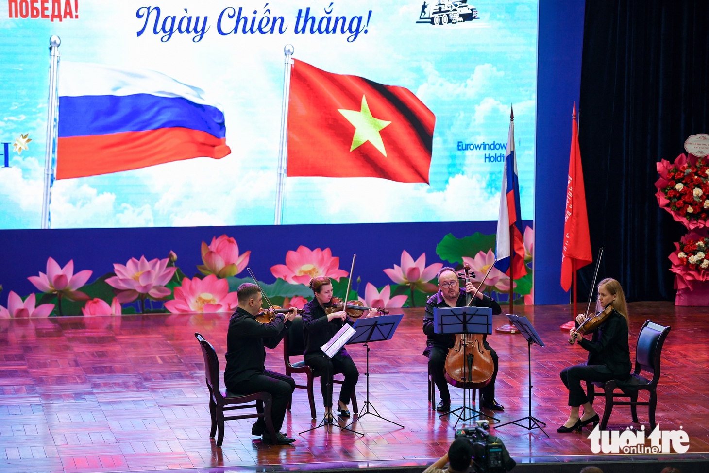 Hàng trăm người diễu hành 'Trung đoàn bất tử' kỷ niệm Ngày Chiến thắng - Ảnh 9.