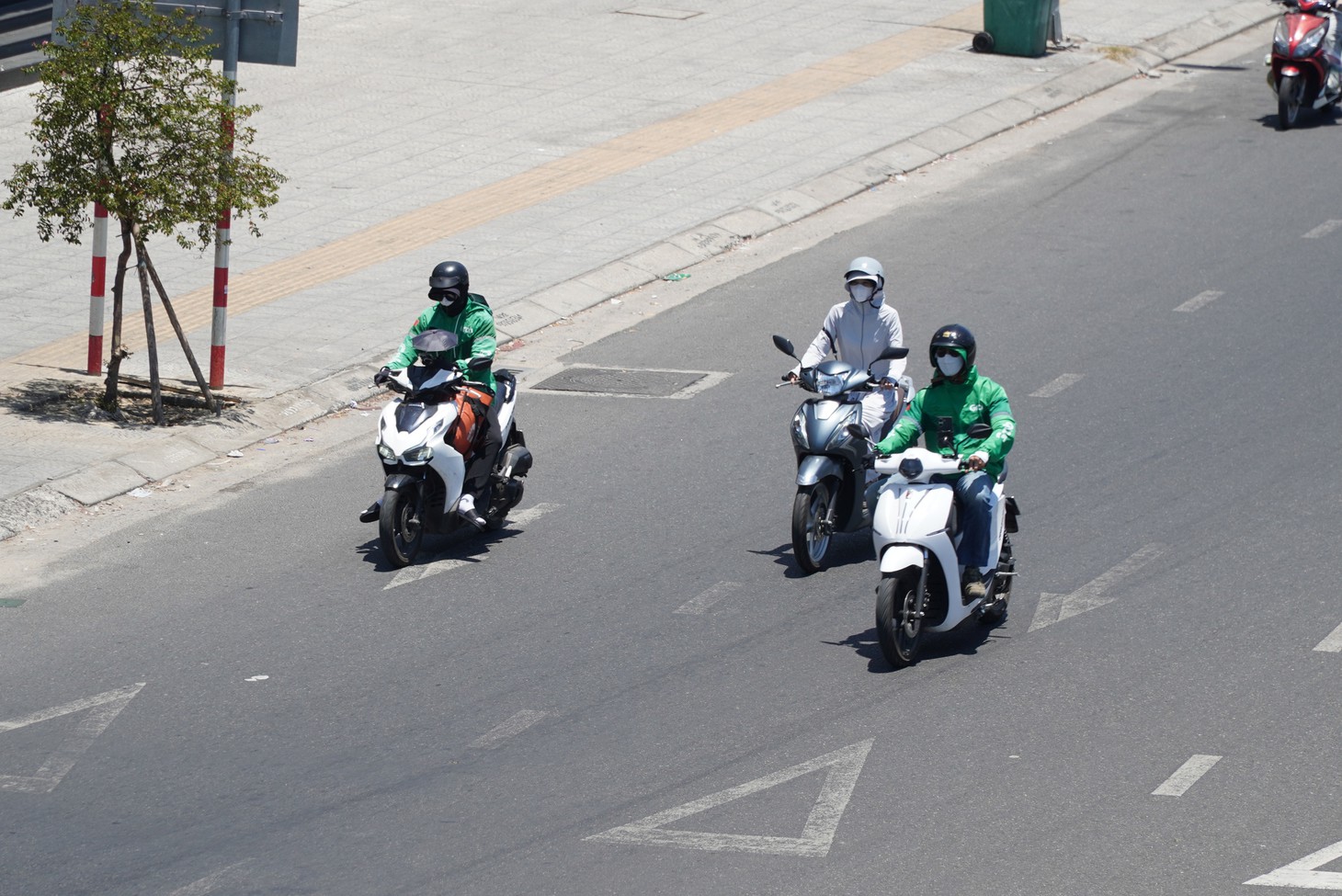 Trùm kín như 'ninja' mưu sinh dưới mùa hè đổ lửa ở Đà Nẵng - Ảnh 9.