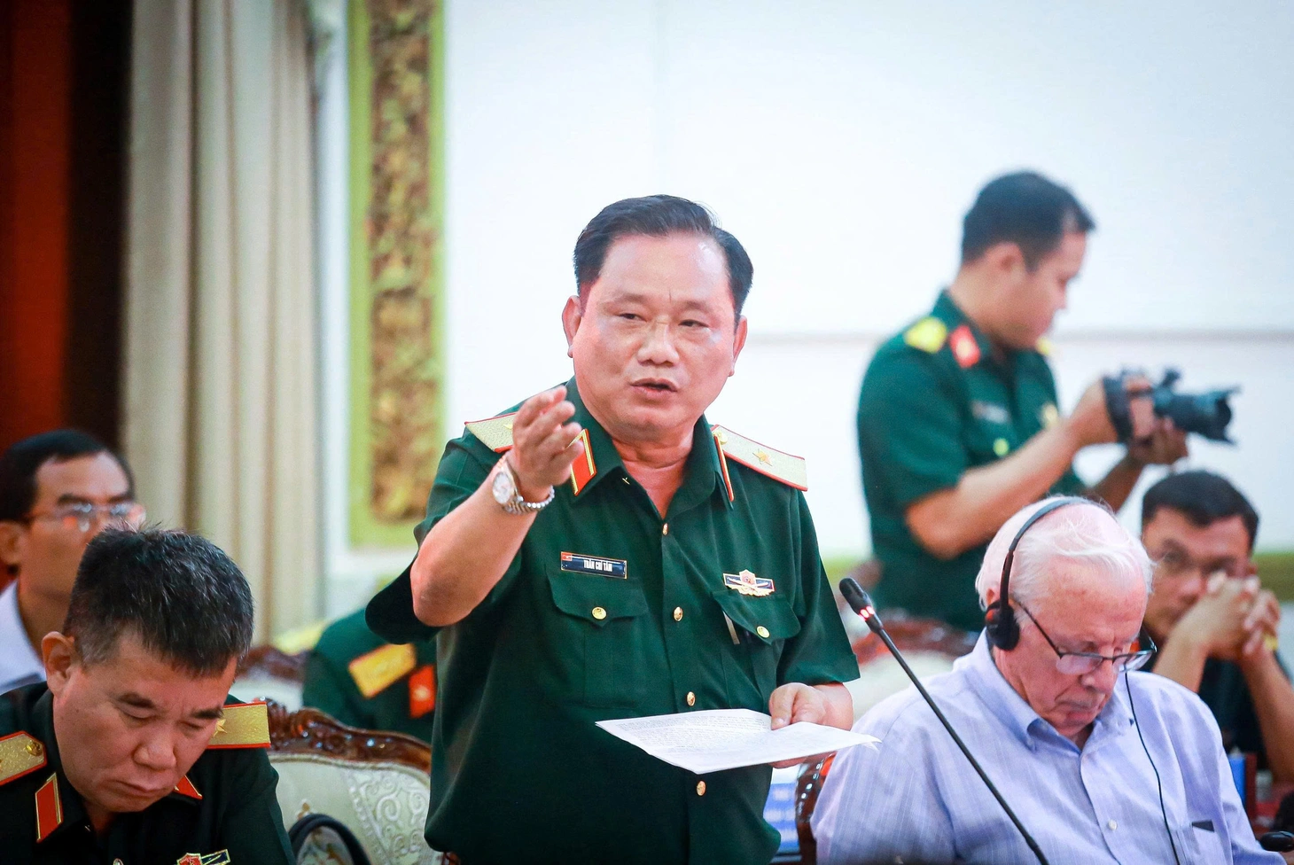 Quân khu 7 đưa đội quy tập hài cốt liệt sĩ từ Campuchia về hỗ trợ tại công viên Lê Thị Riêng - Ảnh 1.