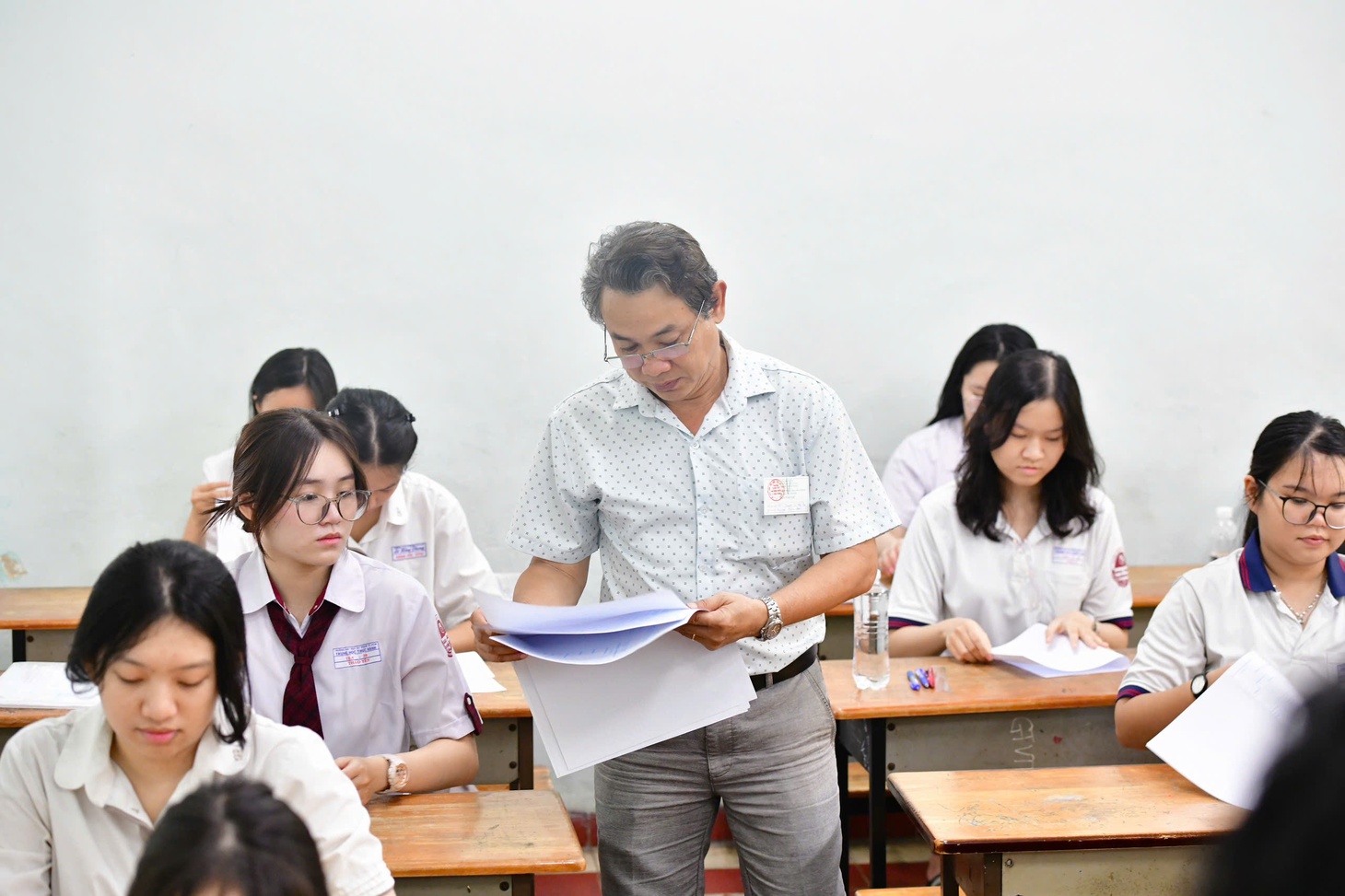 thi tốt nghiệp - Ảnh 32.