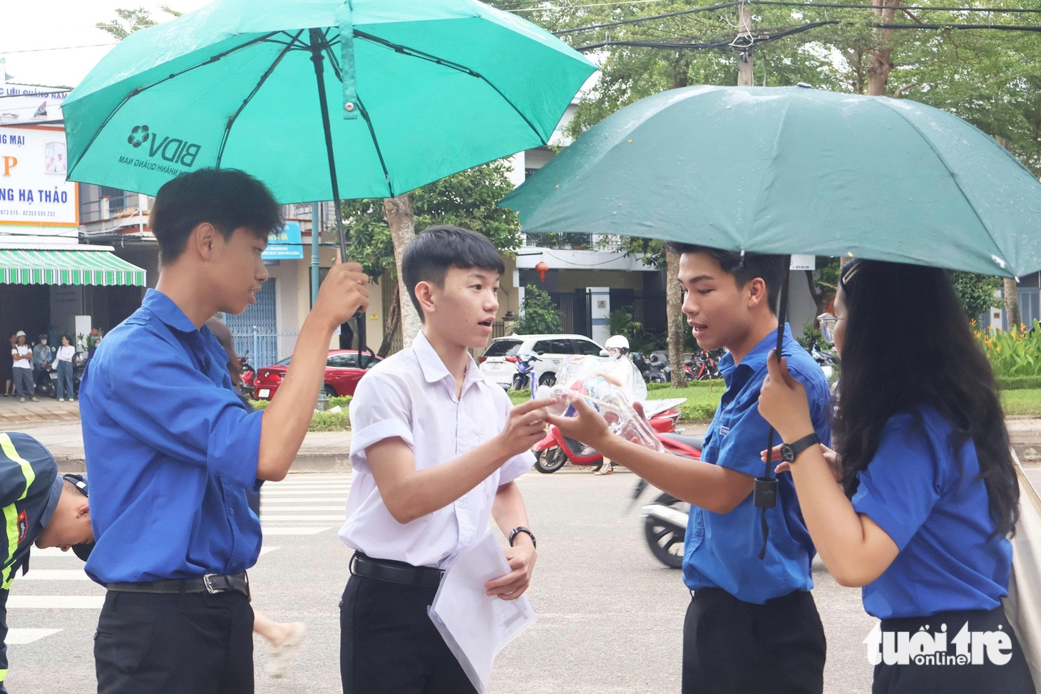 thi tốt nghiệp - Ảnh 17.
