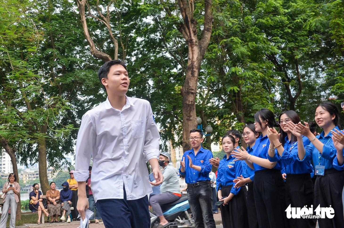 thi tốt nghiệp - Ảnh 22.