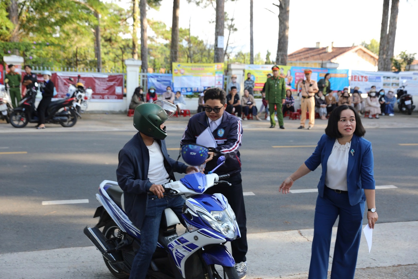 thi tốt nghiệp - Ảnh 16.
