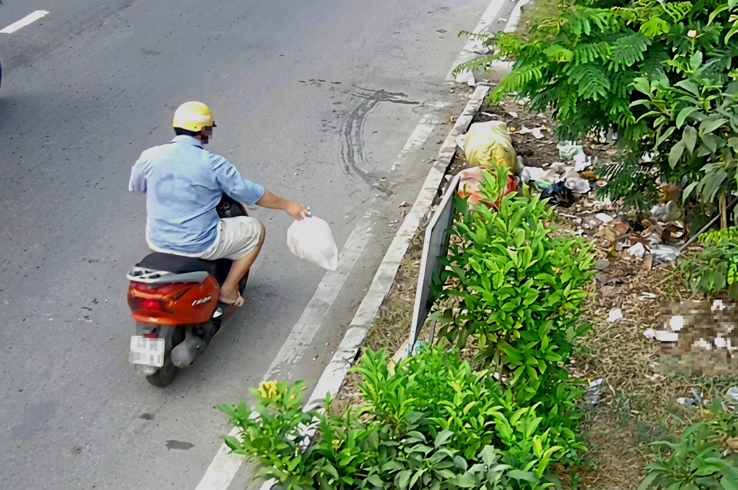 Tin tức sáng 13-6: Đề xuất phạt tới 1 triệu đồng khi xả rác hoặc đổ nước thải không đúng quy định - Ảnh 1.