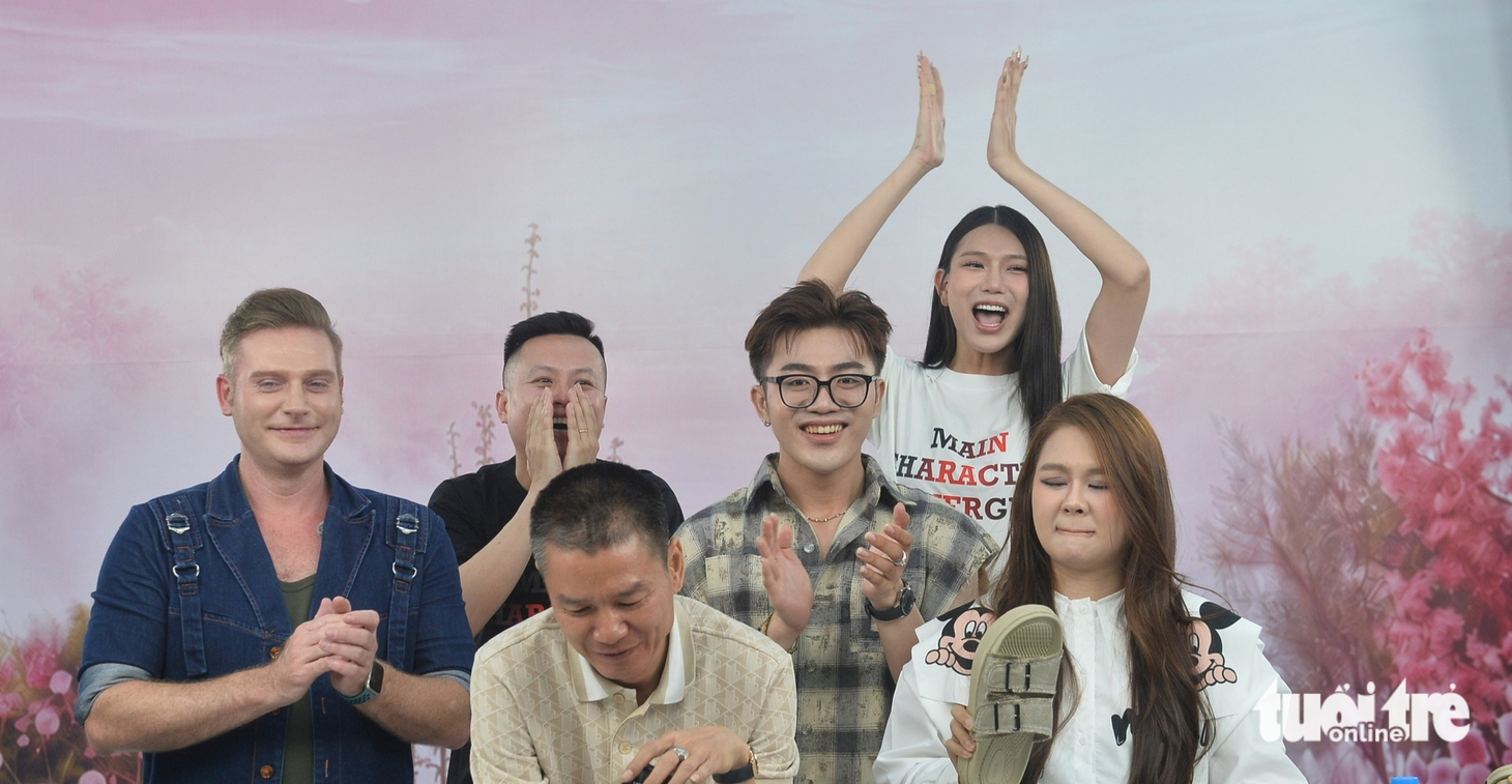 Livestream 'Tiếp sức hoa mặt trời': Gần 20.000 sản phẩm đã được chốt, về trưa càng giảm giá sâu - Ảnh 5.